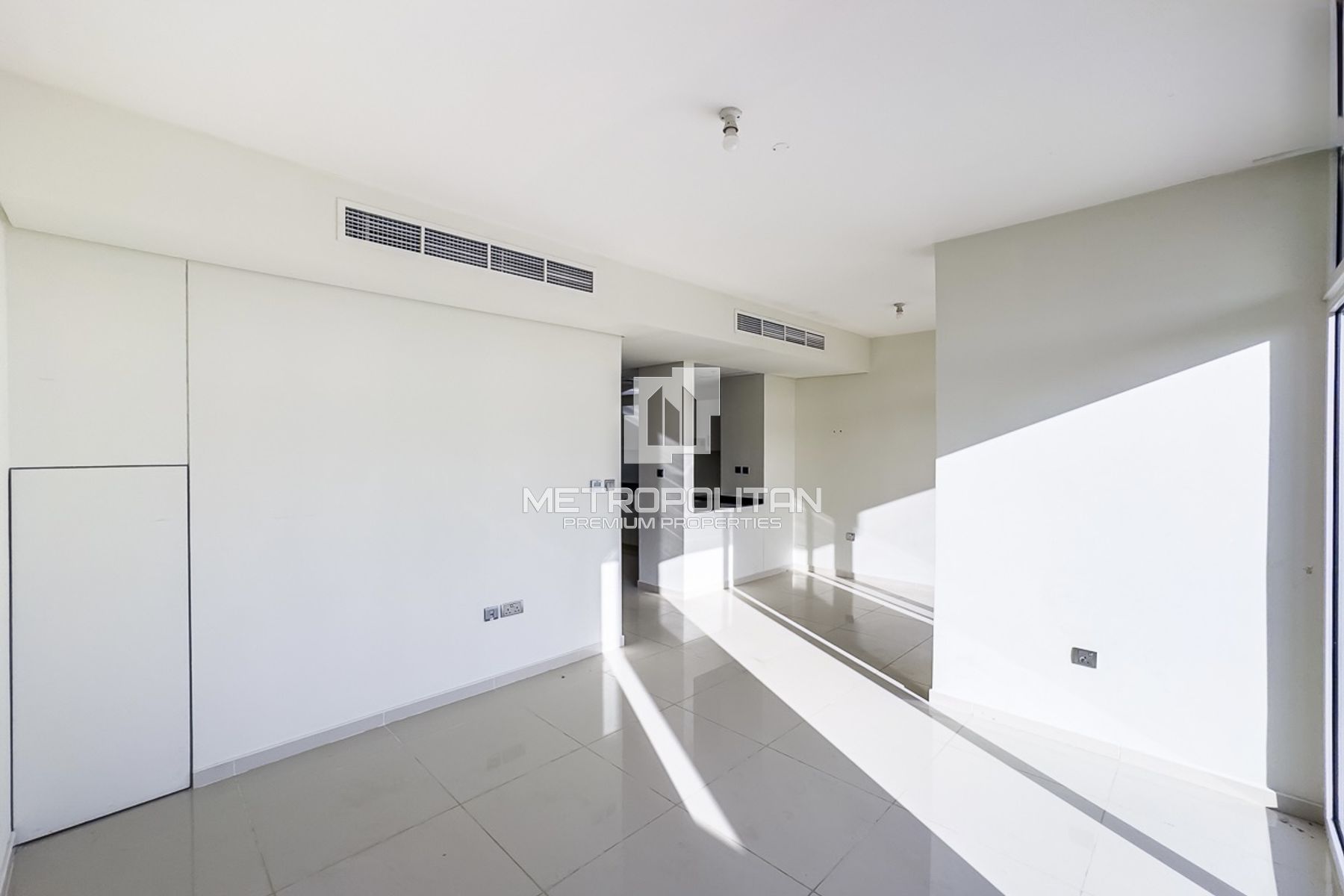 Corner | Single Row | Vacant | Spacious Layout
