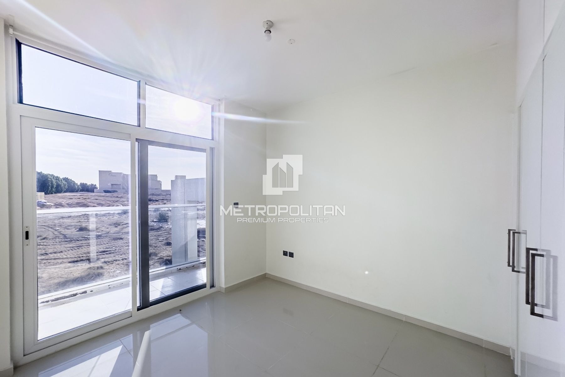 Corner | Single Row | Vacant | Spacious Layout