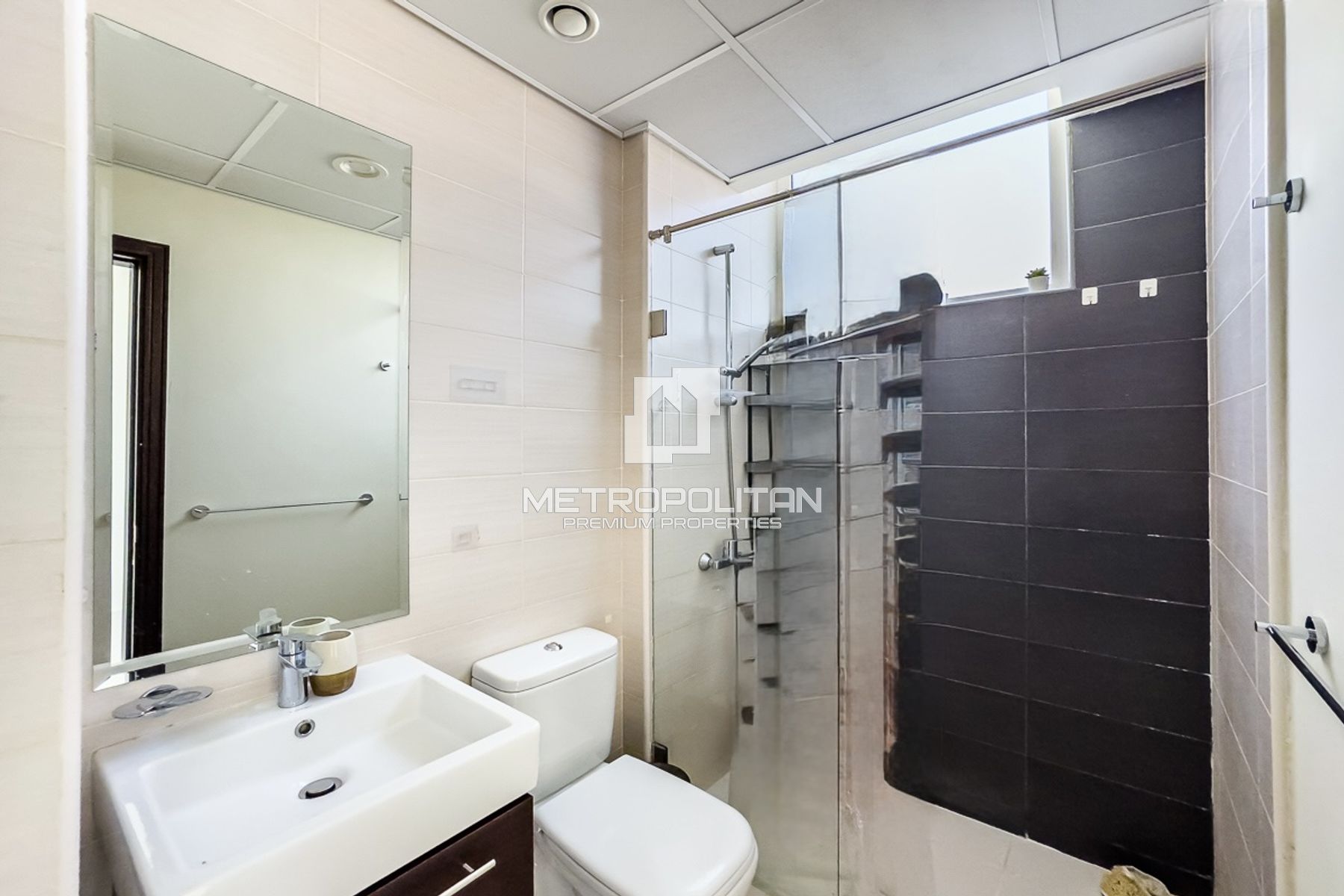 Corner | Single Row | Vacant | Spacious Layout