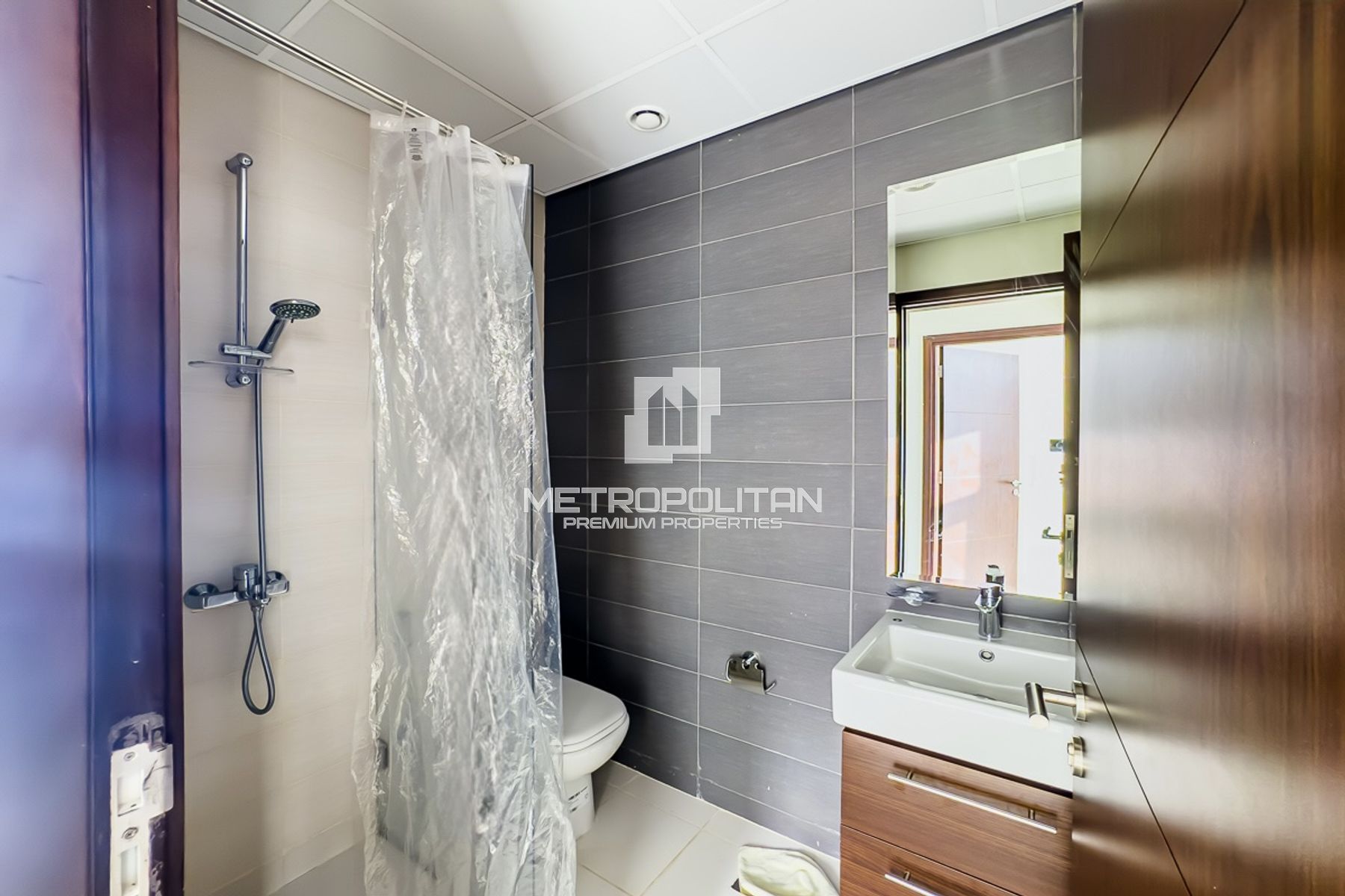 Corner | Single Row | Vacant | Spacious Layout
