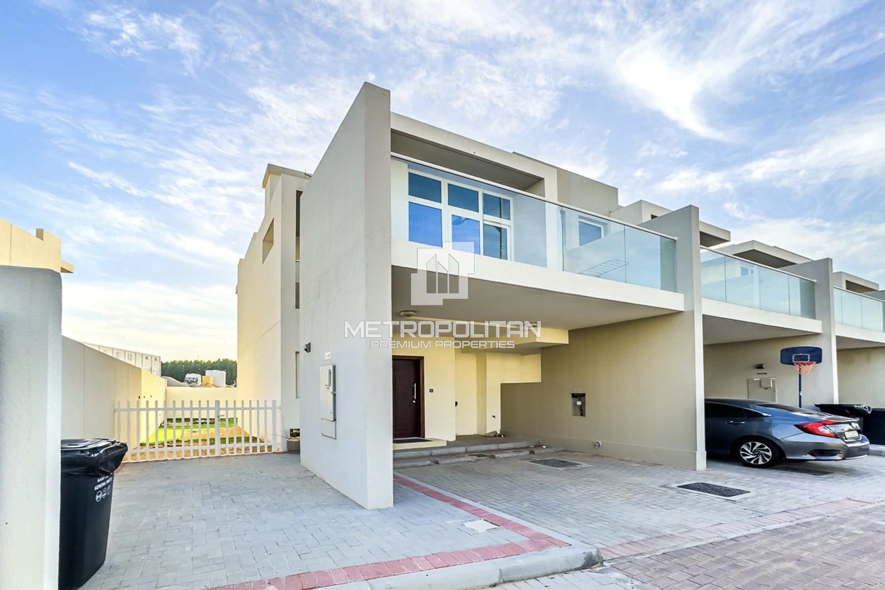 Corner | Single Row | Vacant | Spacious Layout