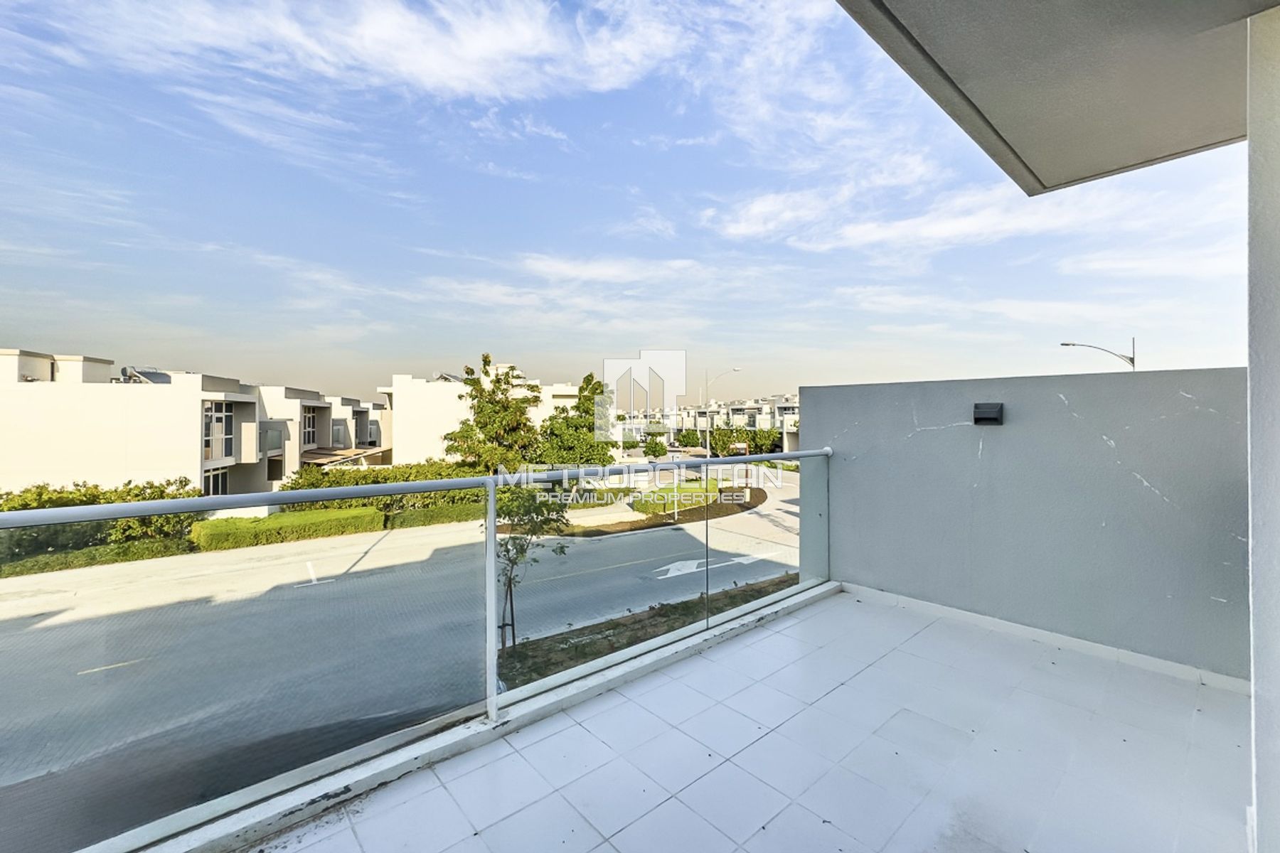 Corner | Single Row | Vacant | Spacious Layout