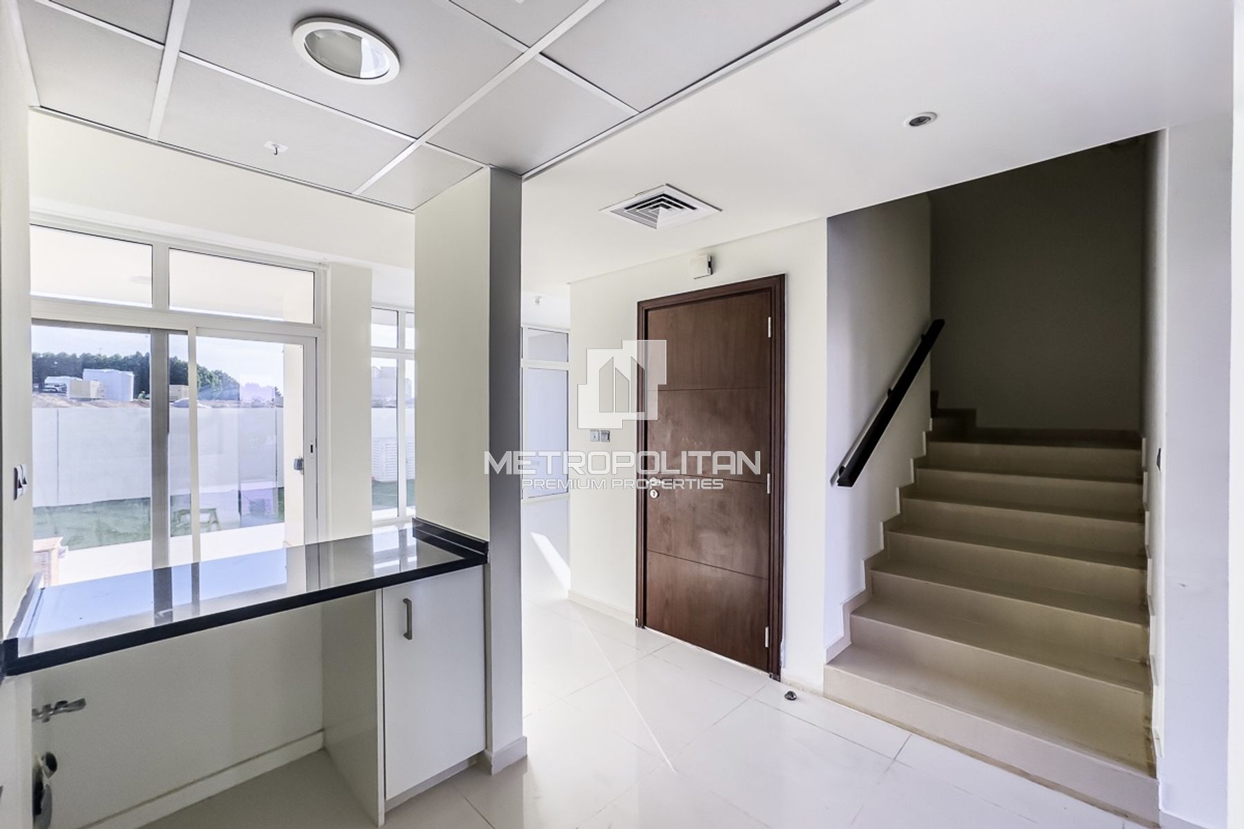 Corner | Single Row | Vacant | Spacious Layout