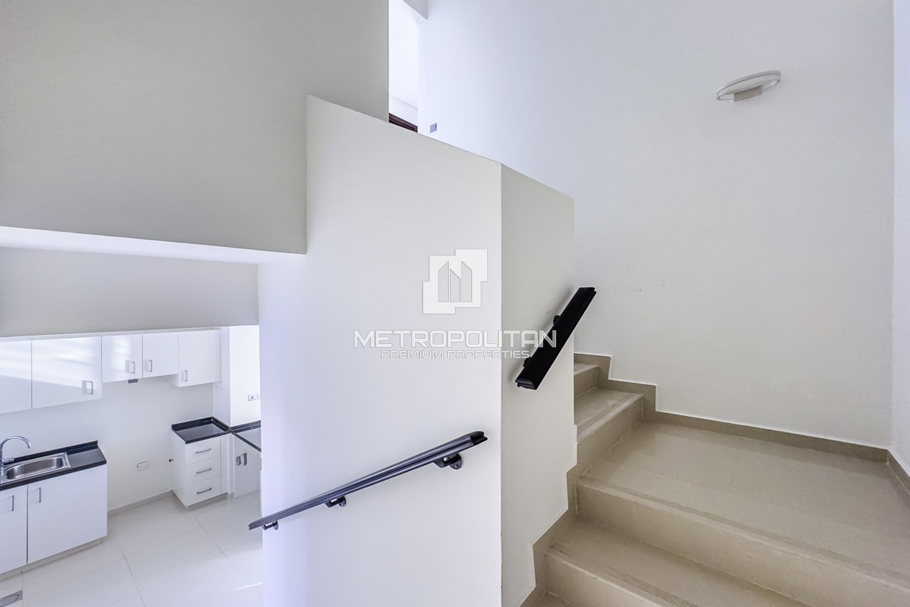 Corner | Single Row | Vacant | Spacious Layout
