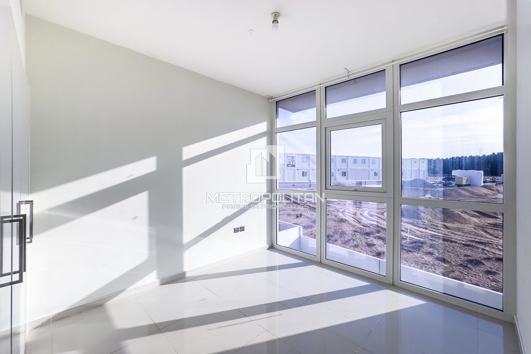 Corner | Single Row | Vacant | Spacious Layout
