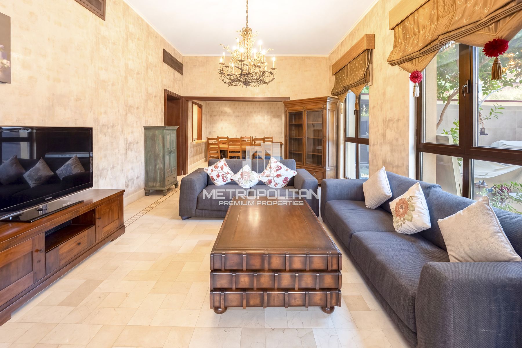 Separate Dining |Burj views| Corner Private Garden