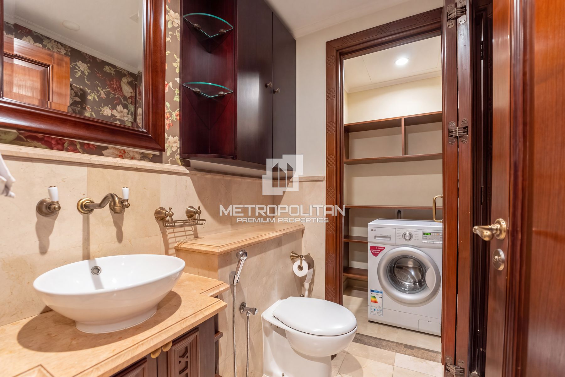 Separate Dining |Burj views| Corner Private Garden