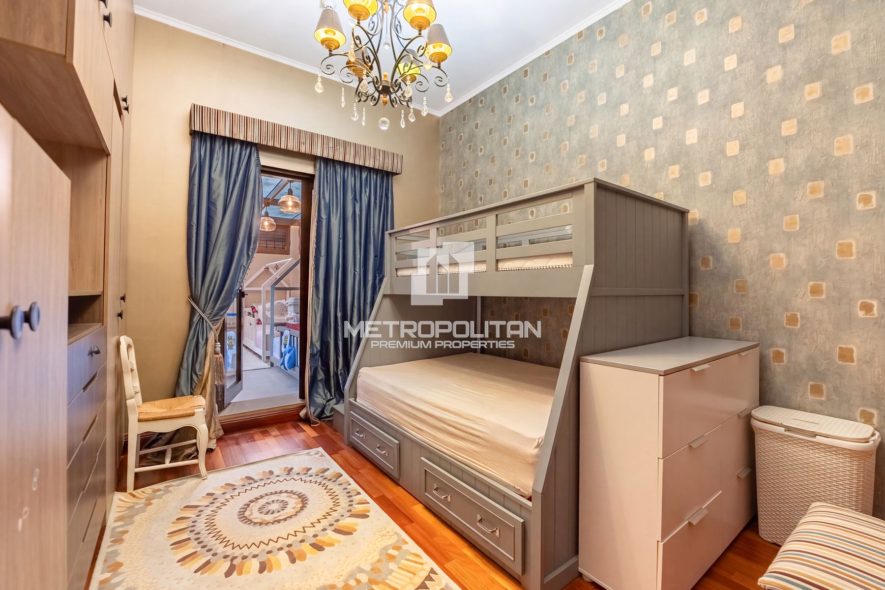Separate Dining |Burj views| Corner Private Garden