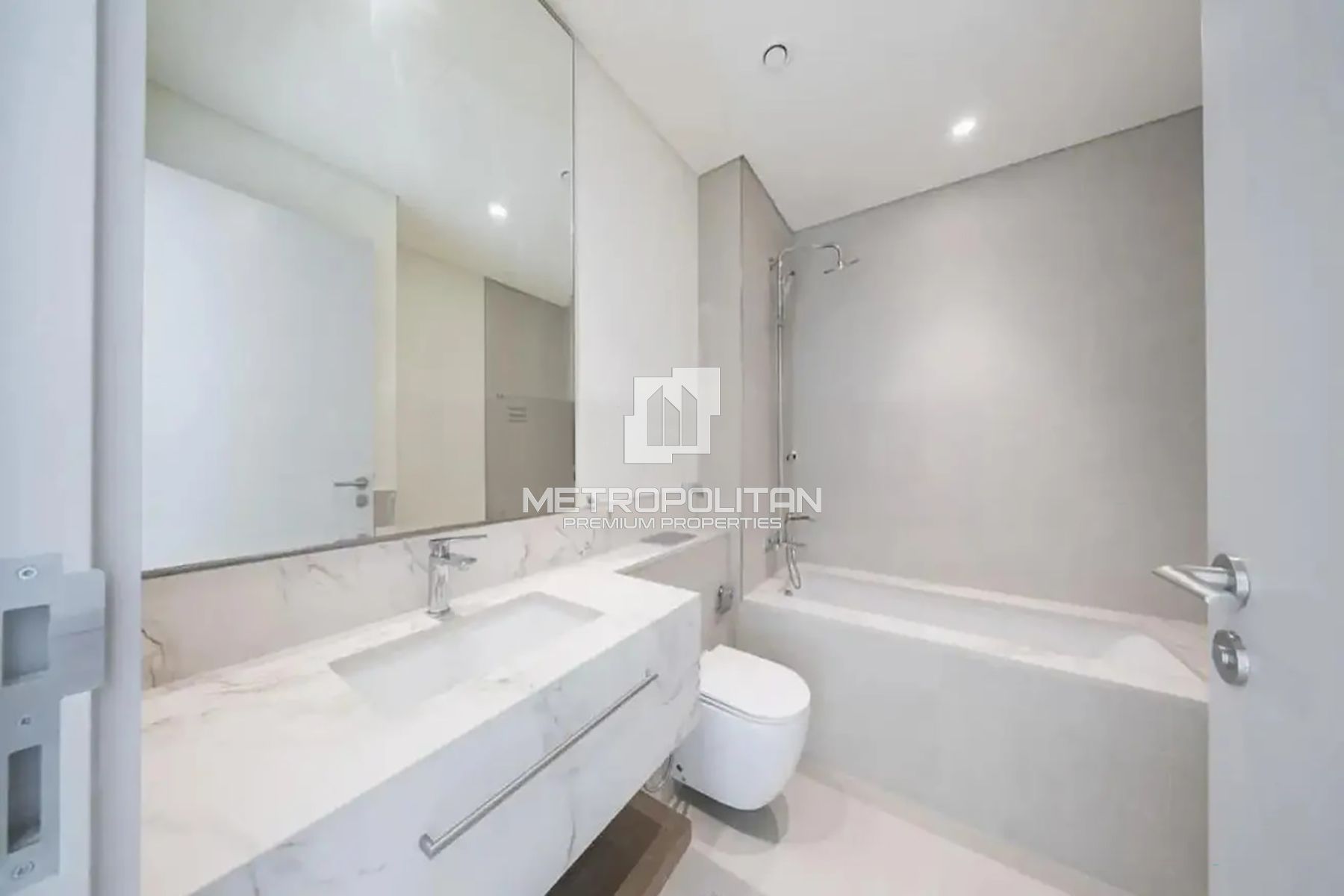 High Floor Unit | Direct Beach Access | Sea View