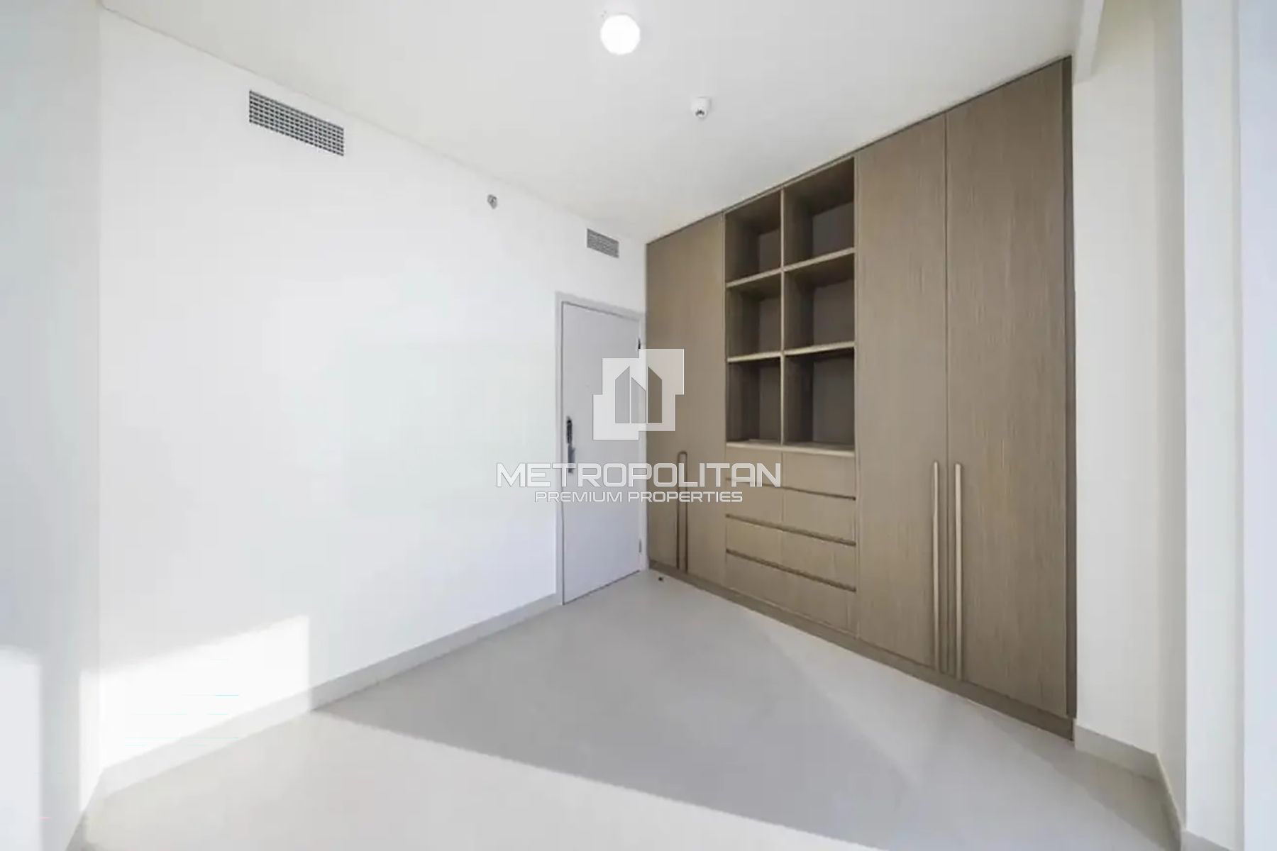 High Floor Unit | Direct Beach Access | Sea View