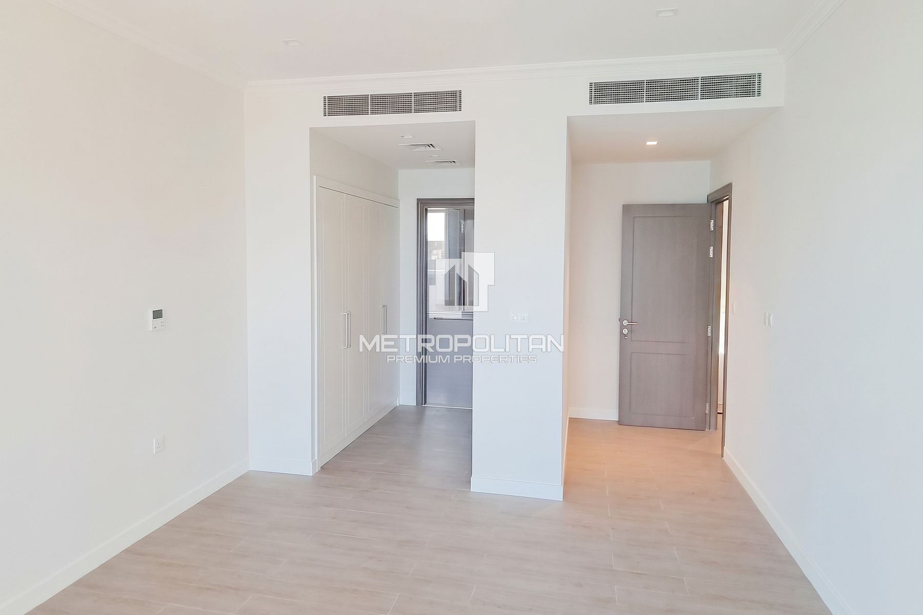 Seafront 5 Bed Villa | Prime Location | Best Price