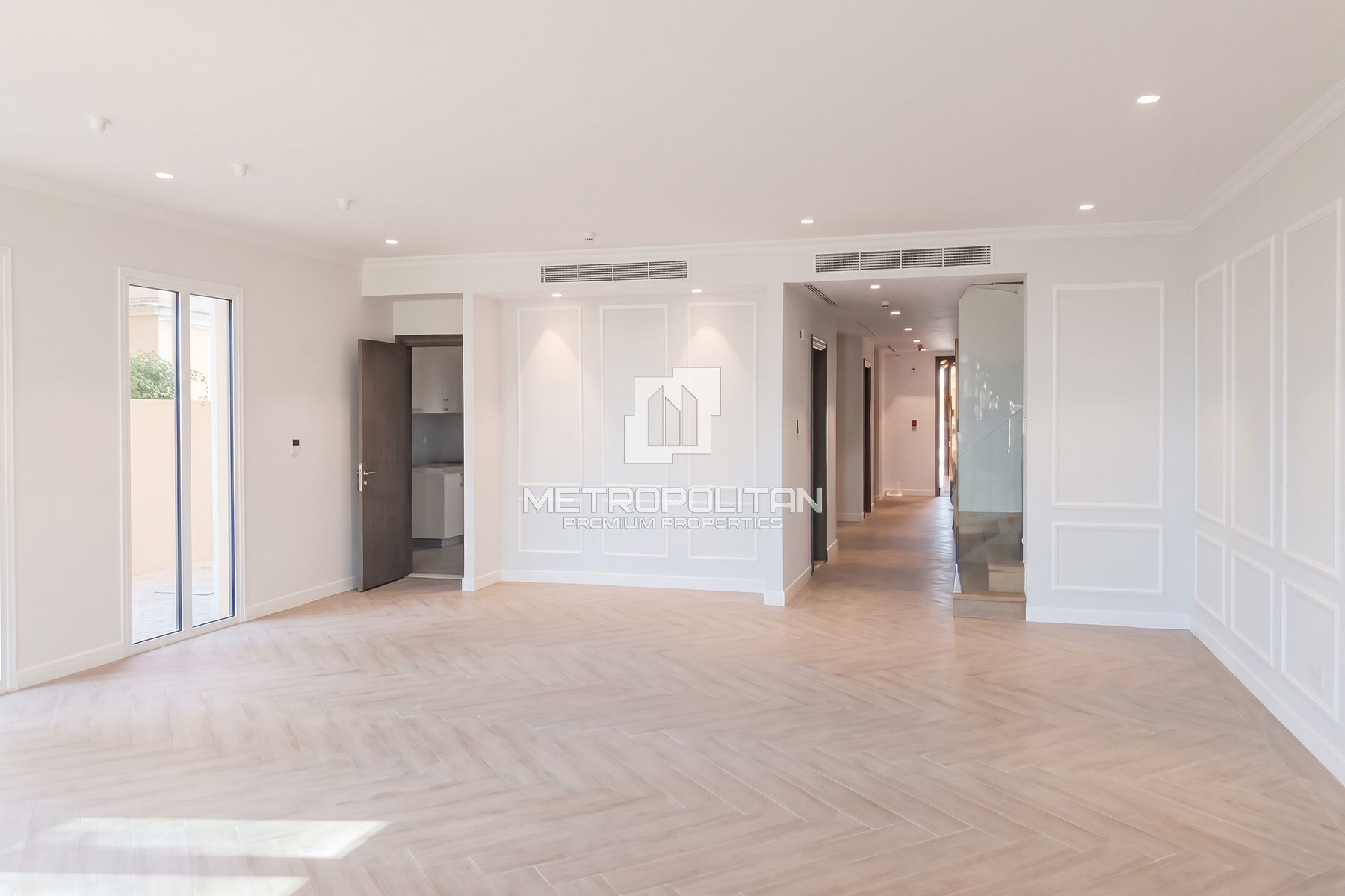 Seafront 5 Bed Villa | Prime Location | Best Price