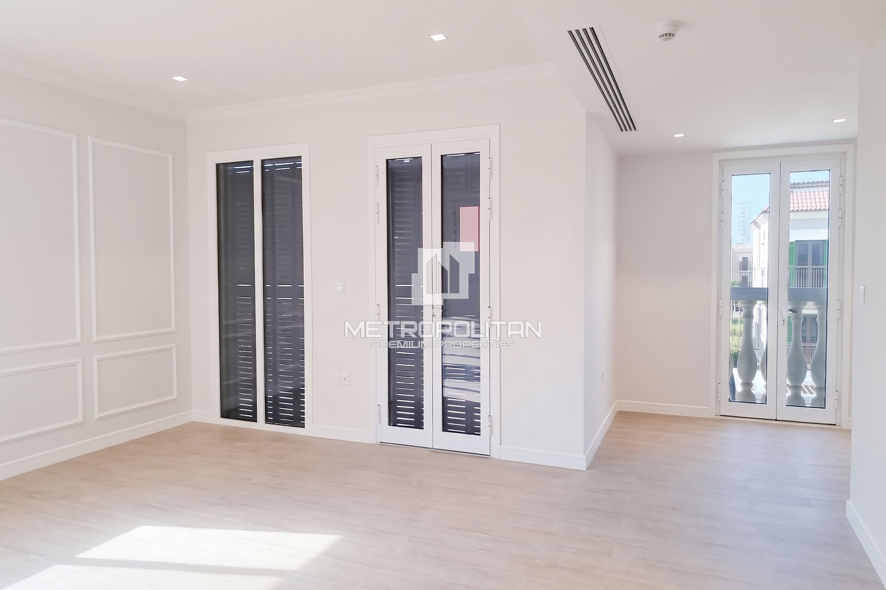Seafront 5 Bed Villa | Prime Location | Best Price