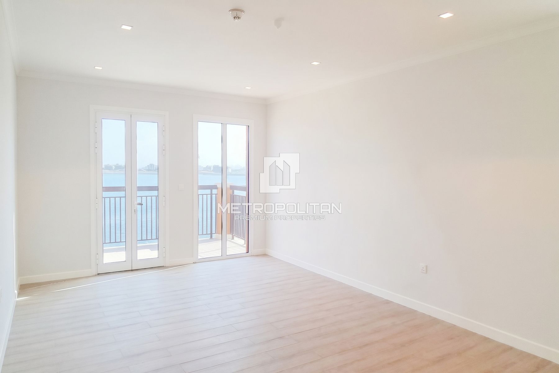 5BR Townhouse for Sale in Sur La Mer, Jumeirah - MPS-52683
