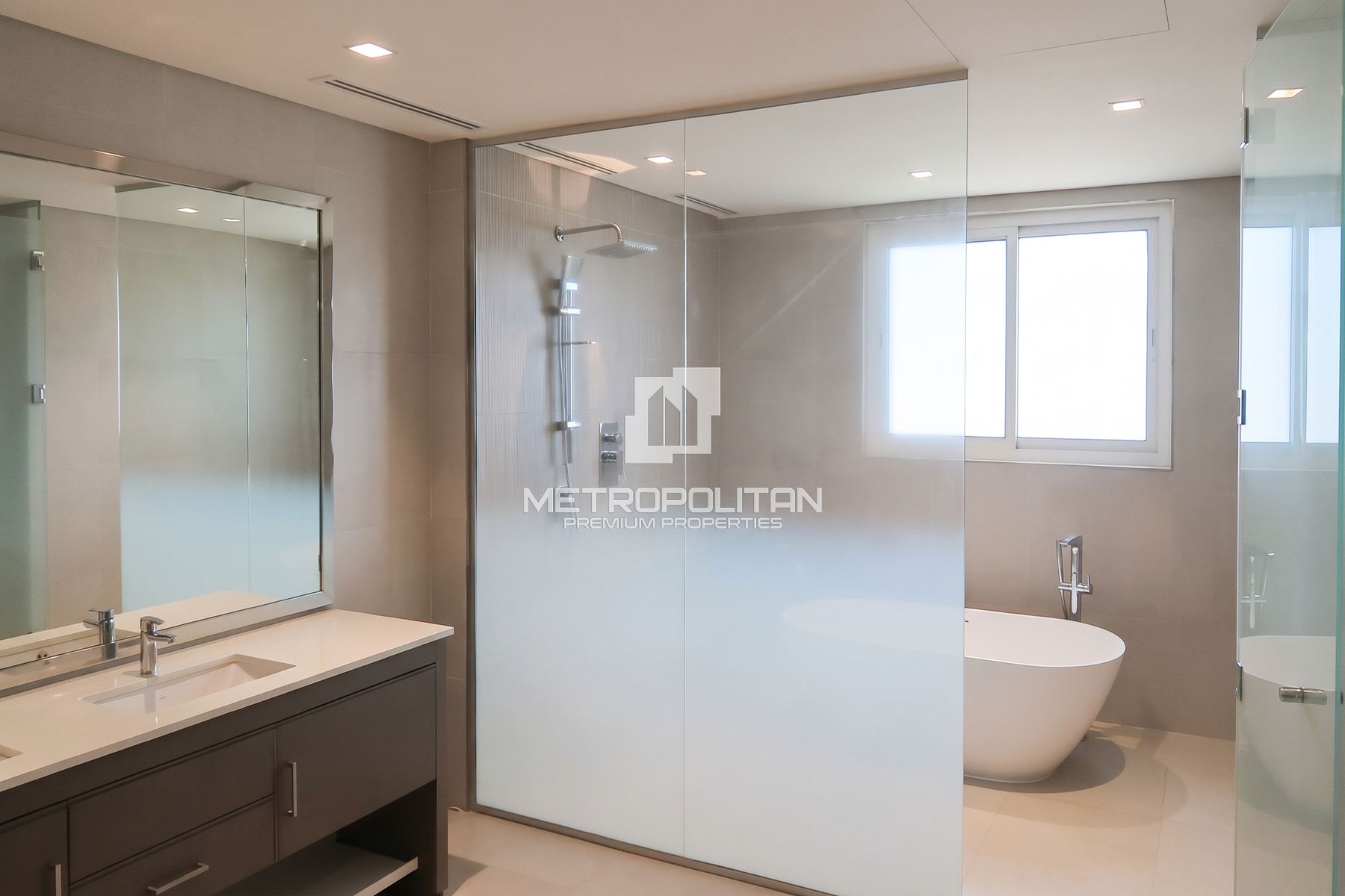 Seafront 5 Bed Villa | Prime Location | Best Price