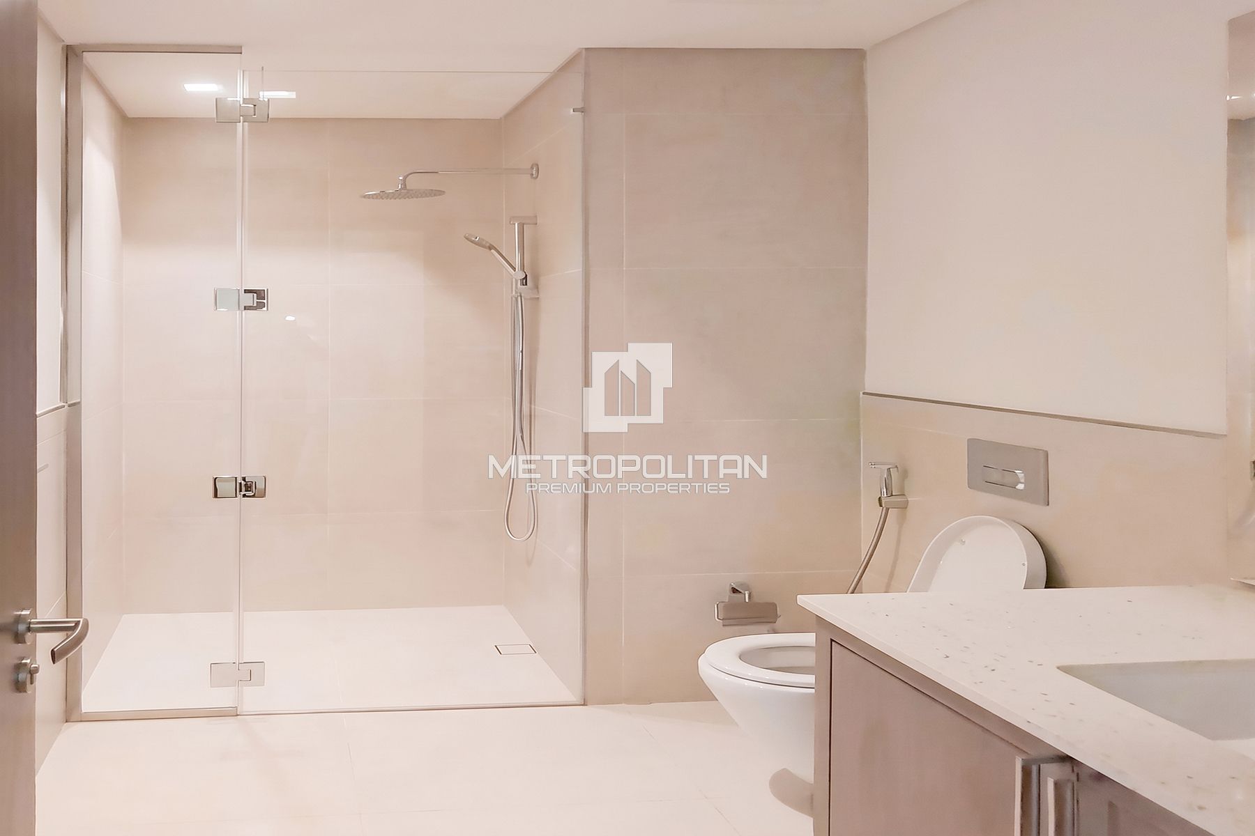 Seafront 5 Bed Villa | Prime Location | Best Price