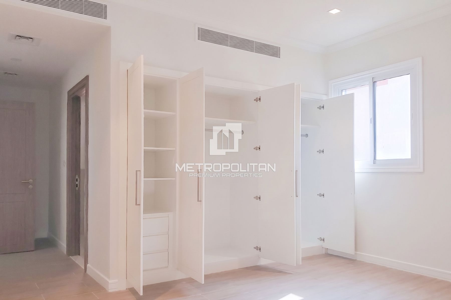 Seafront 5 Bed Villa | Prime Location | Best Price