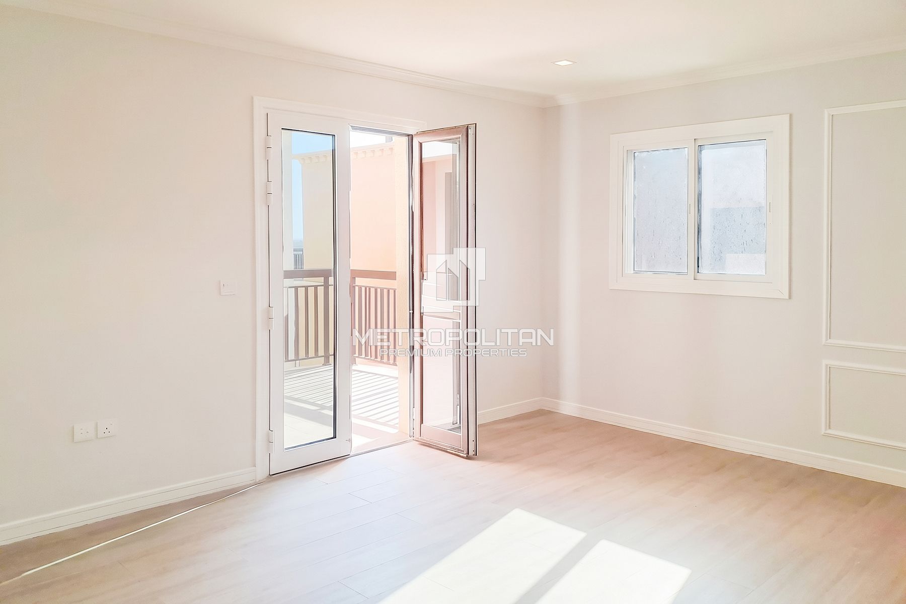 Seafront 5 Bed Villa | Prime Location | Best Price