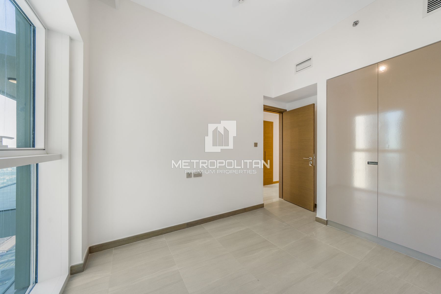 Waterfront Luxury | Full Canal View | High Floor