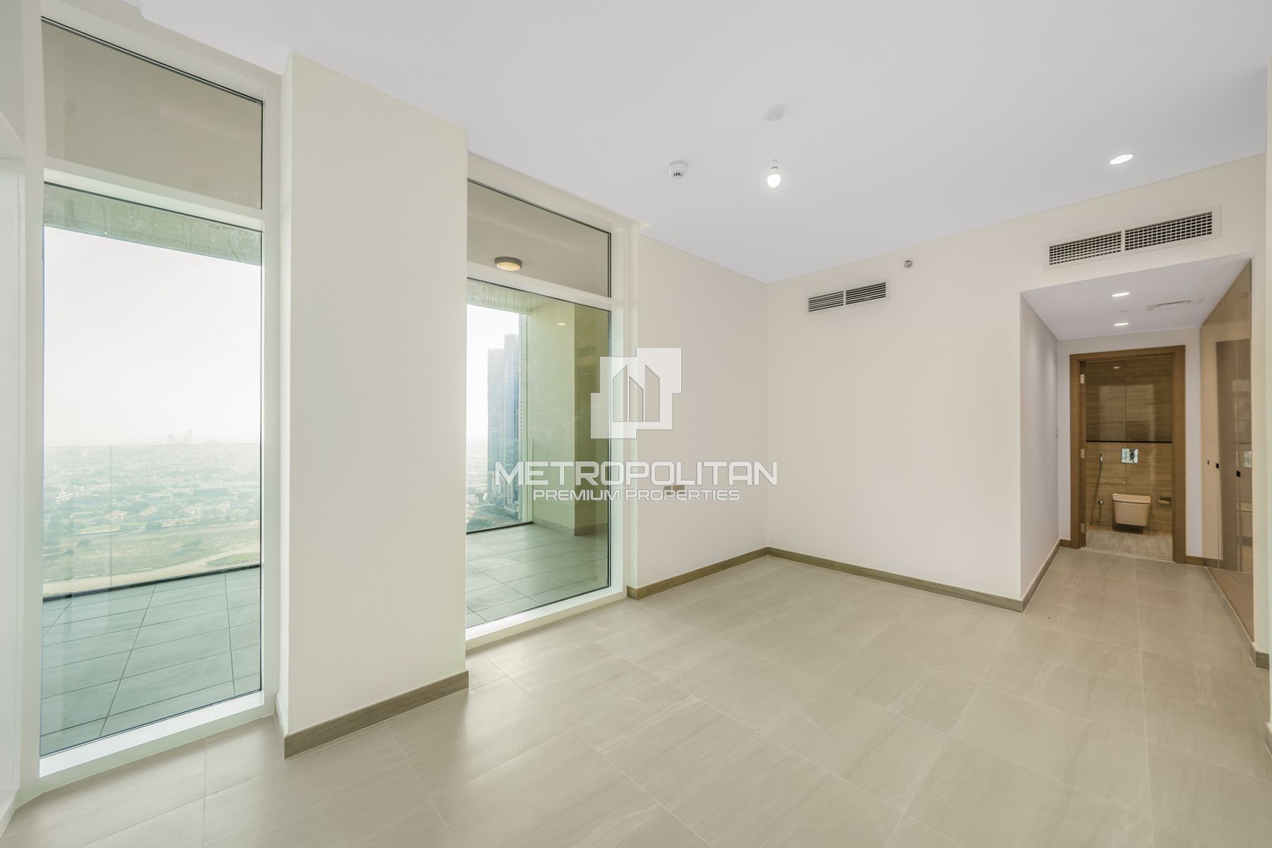 Waterfront Luxury | Full Canal View | High Floor