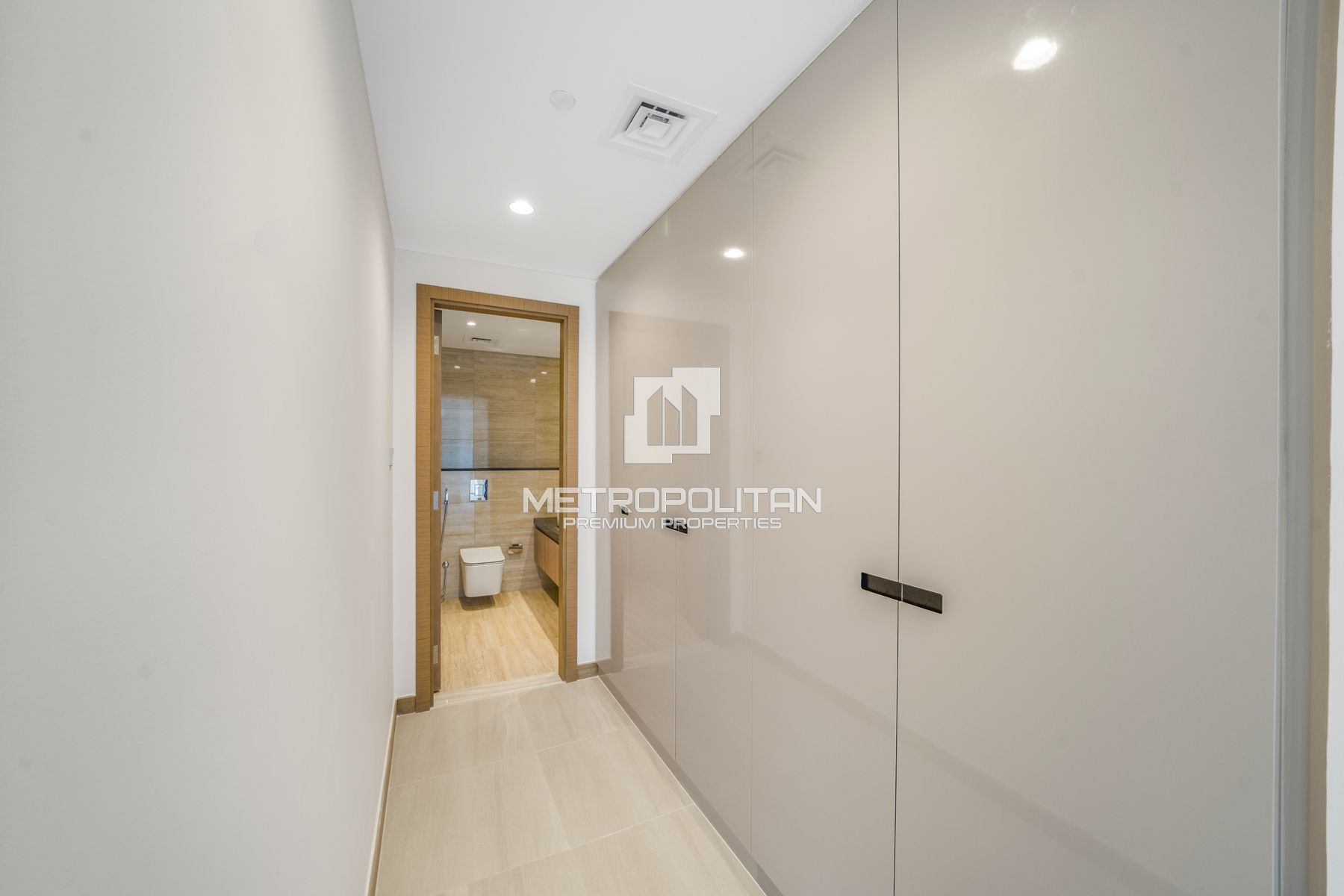 Waterfront Luxury | Full Canal View | High Floor