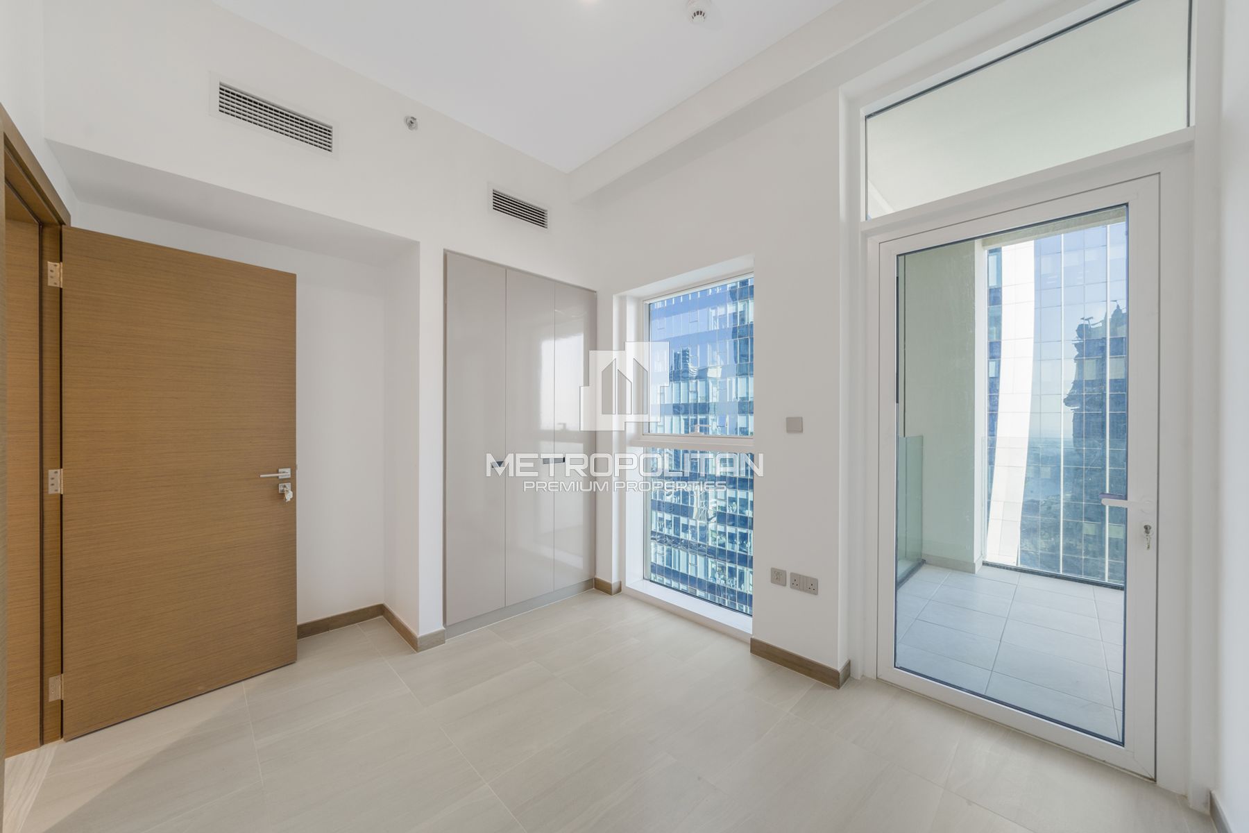Waterfront Luxury | Full Canal View | High Floor