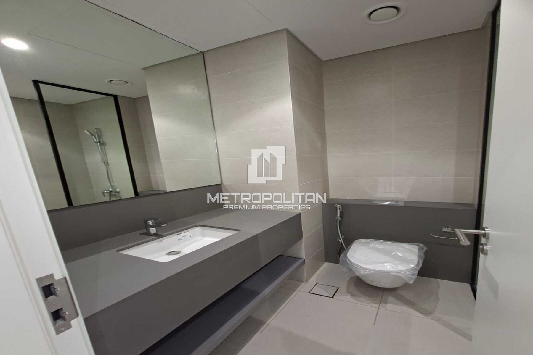 4BR Townhouse +Maid  | Brand New | Close to OP