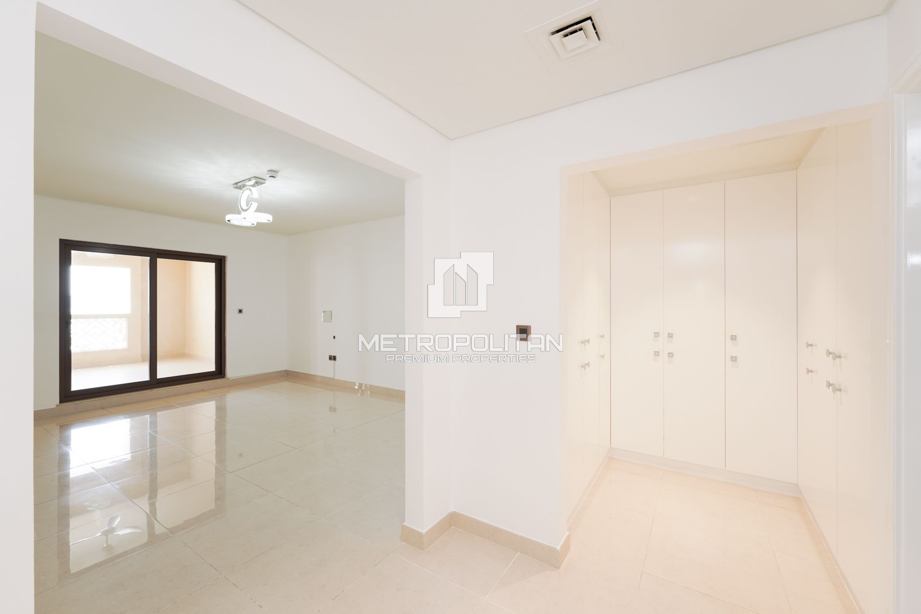 Spacious | Unfurnished | Beach | Palm View| Vacant