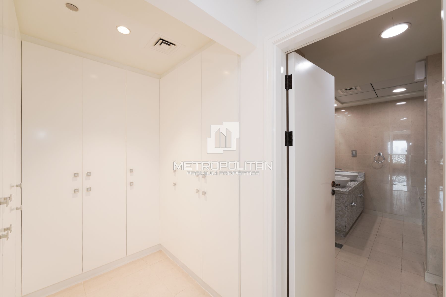 Spacious | Unfurnished | Beach | Palm View| Vacant