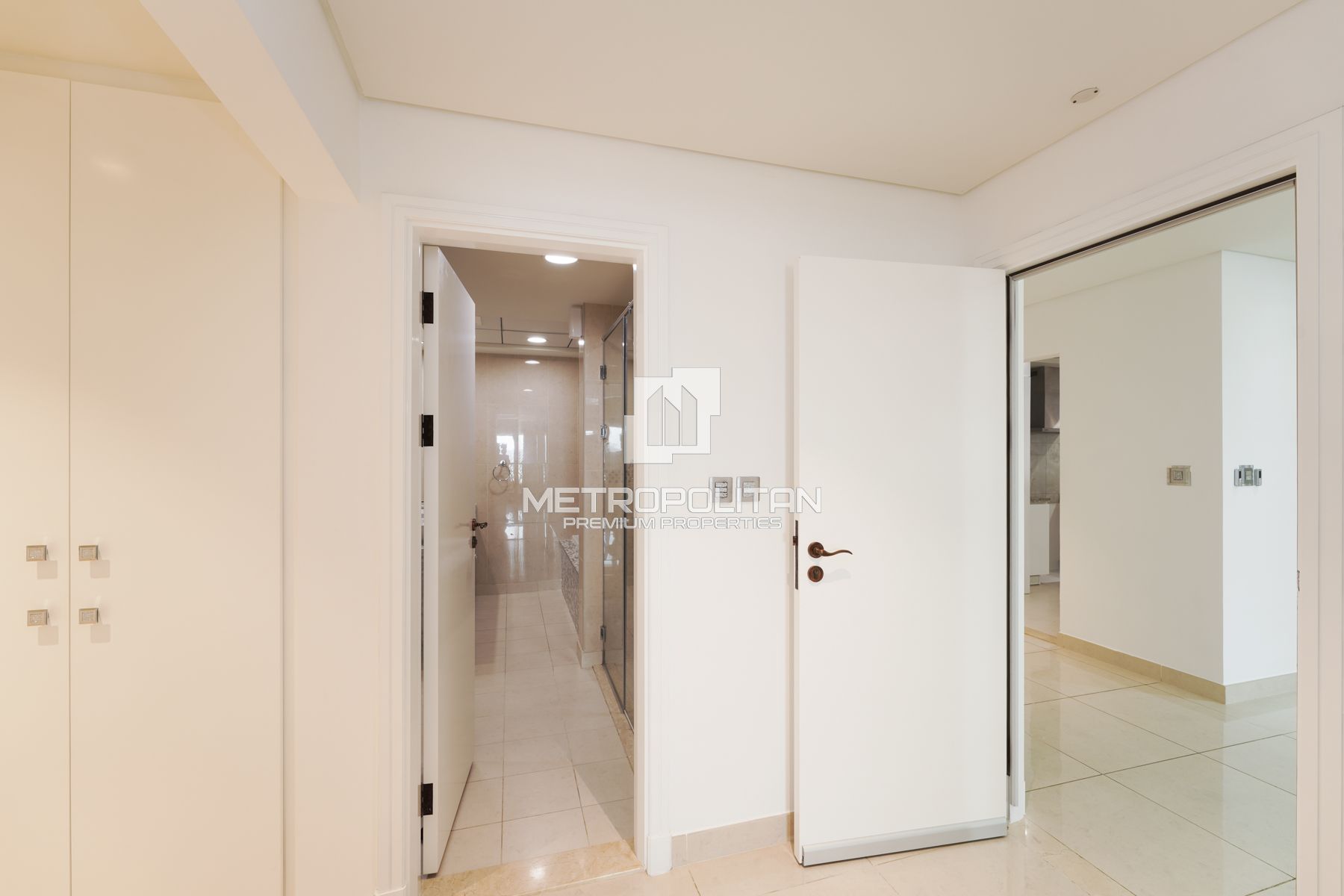 Spacious | Unfurnished | Beach | Palm View| Vacant
