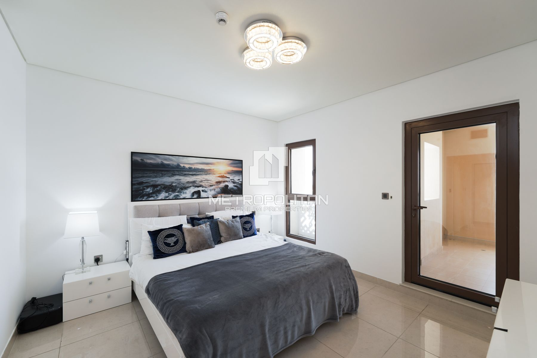 Spacious | Unfurnished | Beach | Palm View| Vacant