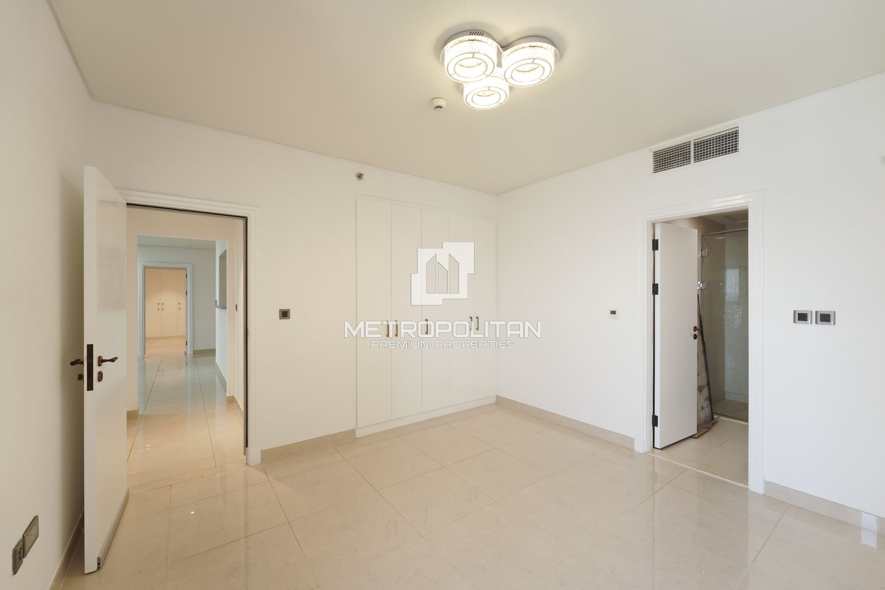Spacious | Unfurnished | Beach | Palm View| Vacant