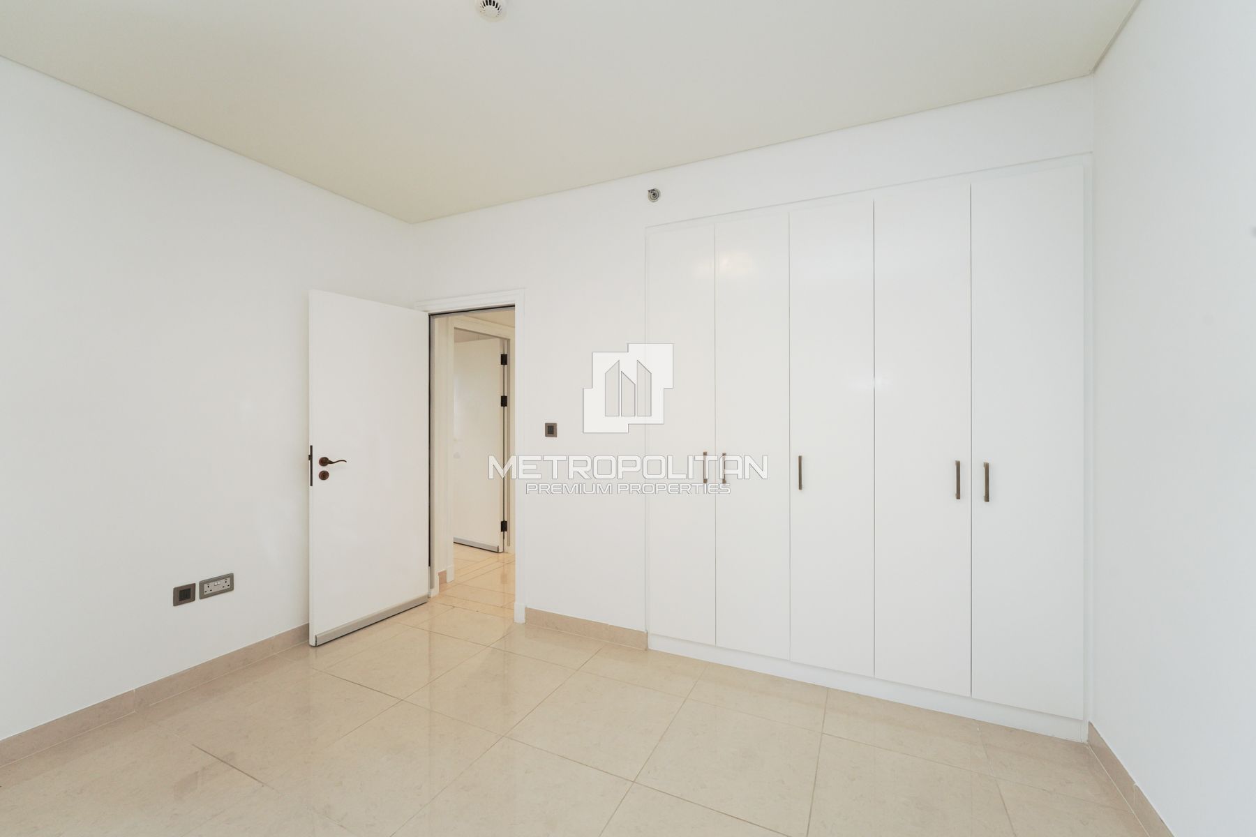Spacious | Unfurnished | Beach | Palm View| Vacant