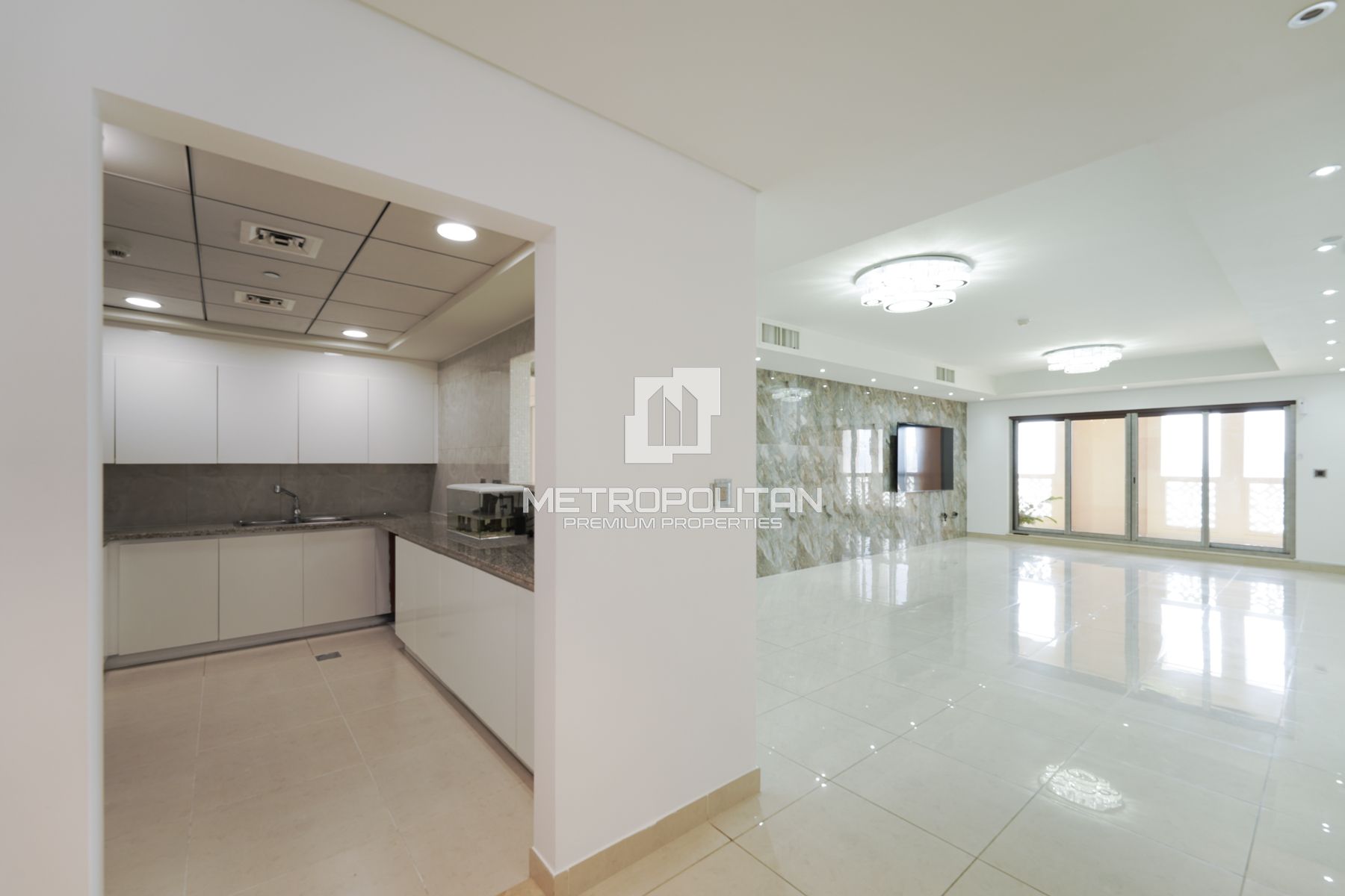 Spacious | Unfurnished | Beach | Palm View| Vacant