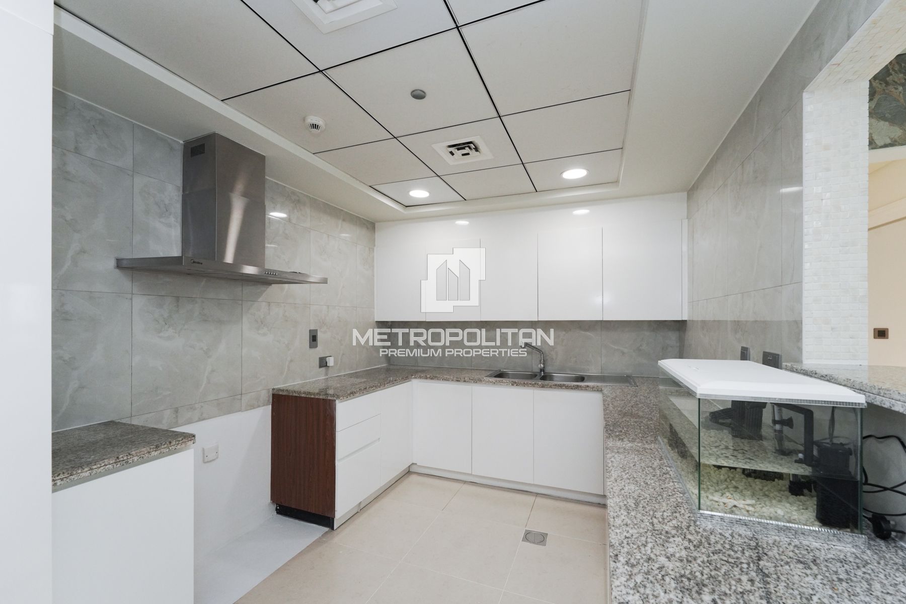 Spacious | Unfurnished | Beach | Palm View| Vacant
