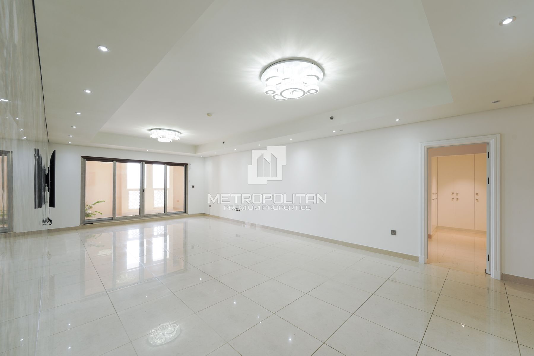Spacious | Unfurnished | Beach | Palm View| Vacant