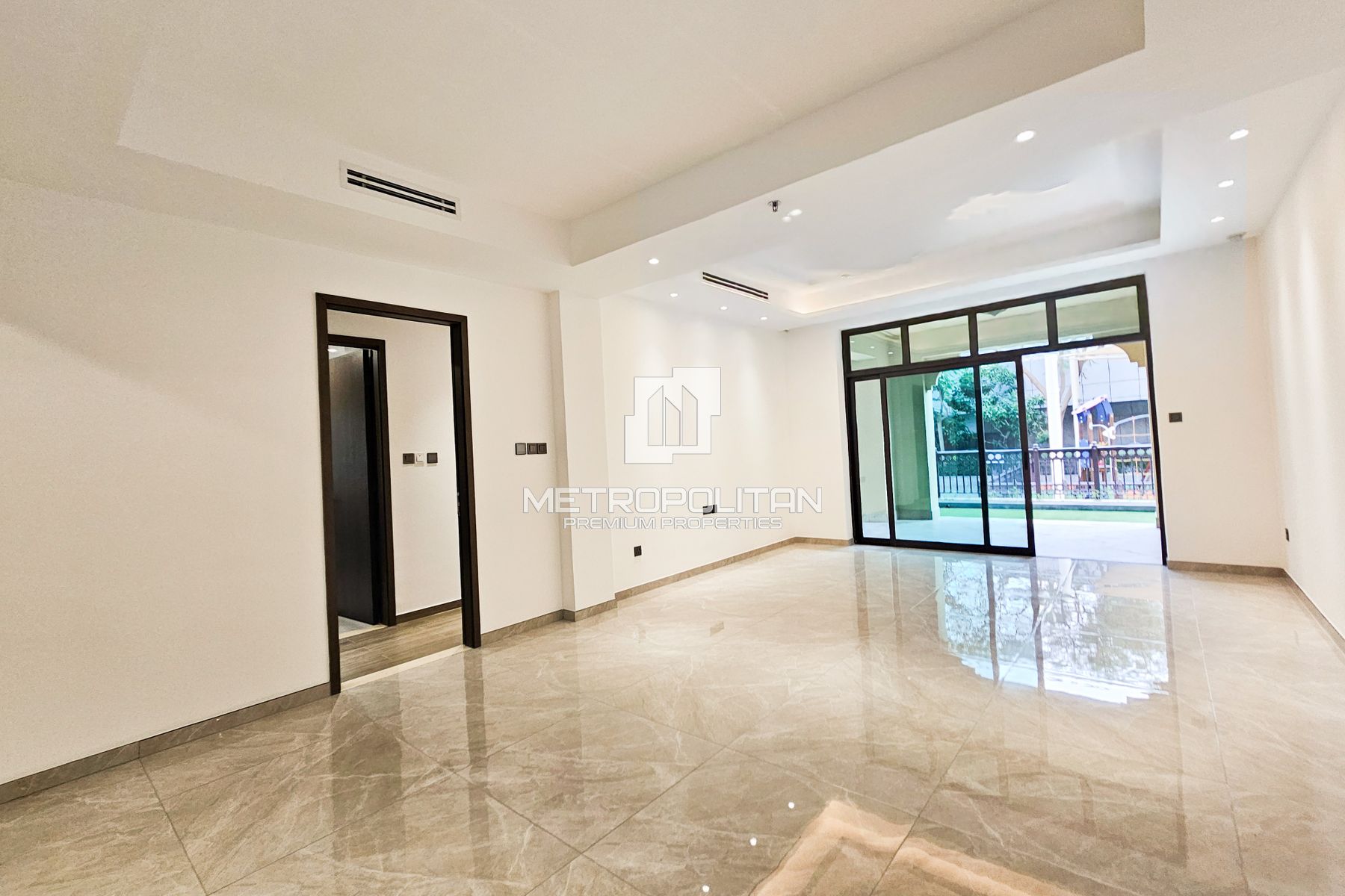 Private Garden | Ready to Move in | Unfurnished