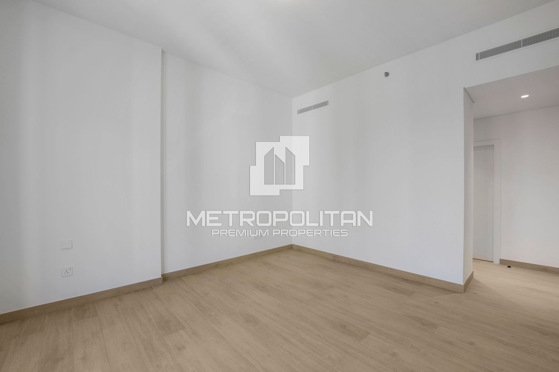 Image - La Rive Building 2, Jumeirah, Dubai | Project - Apartment