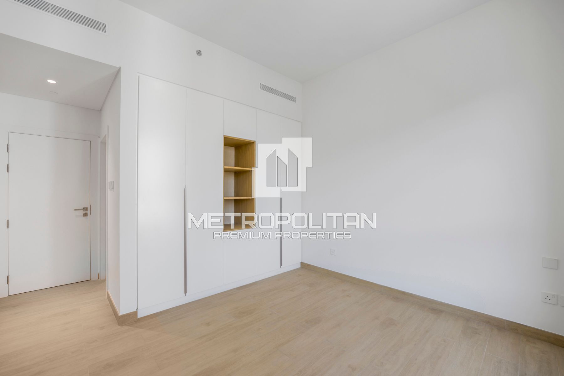 Image - La Rive Building 2, Jumeirah, Dubai | Project - Apartment