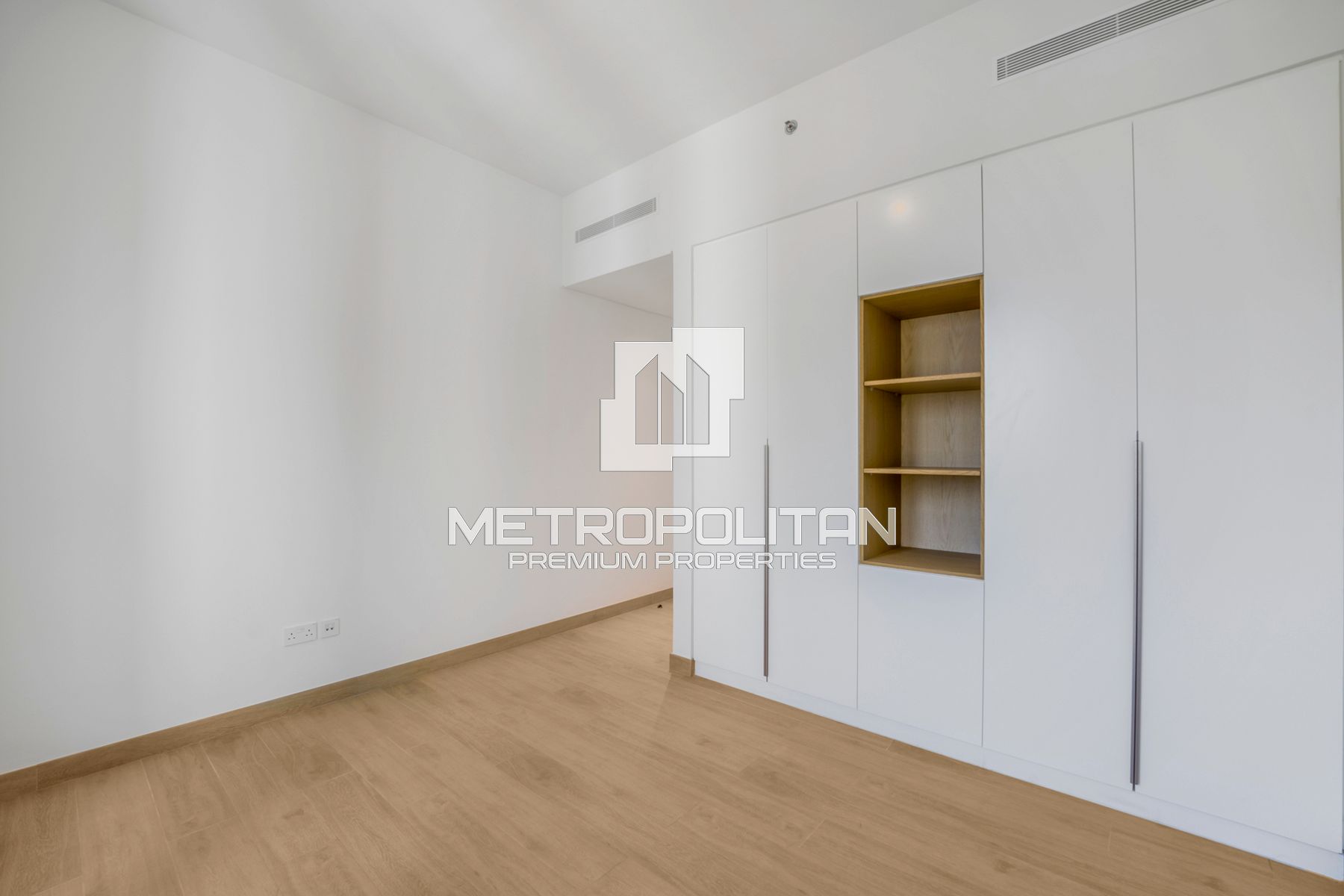 Image - La Rive Building 2, Jumeirah, Dubai | Project - Apartment