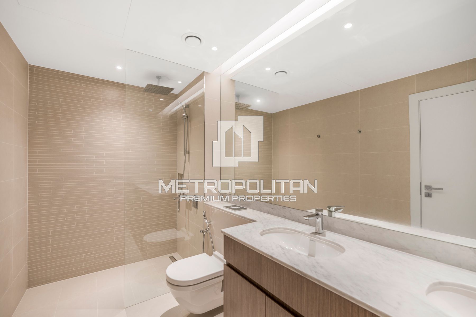 Image - La Rive Building 2, Jumeirah, Dubai | Project - Apartment