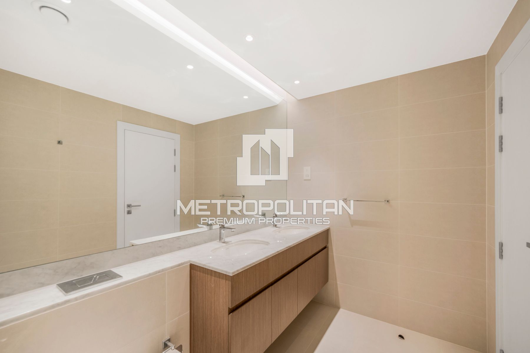 Image - La Rive Building 2, Jumeirah, Dubai | Project - Apartment