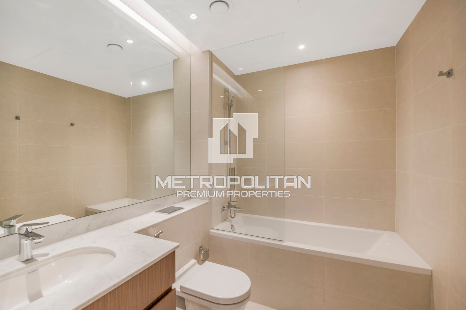 Image - La Rive Building 2, Jumeirah, Dubai | Project - Apartment