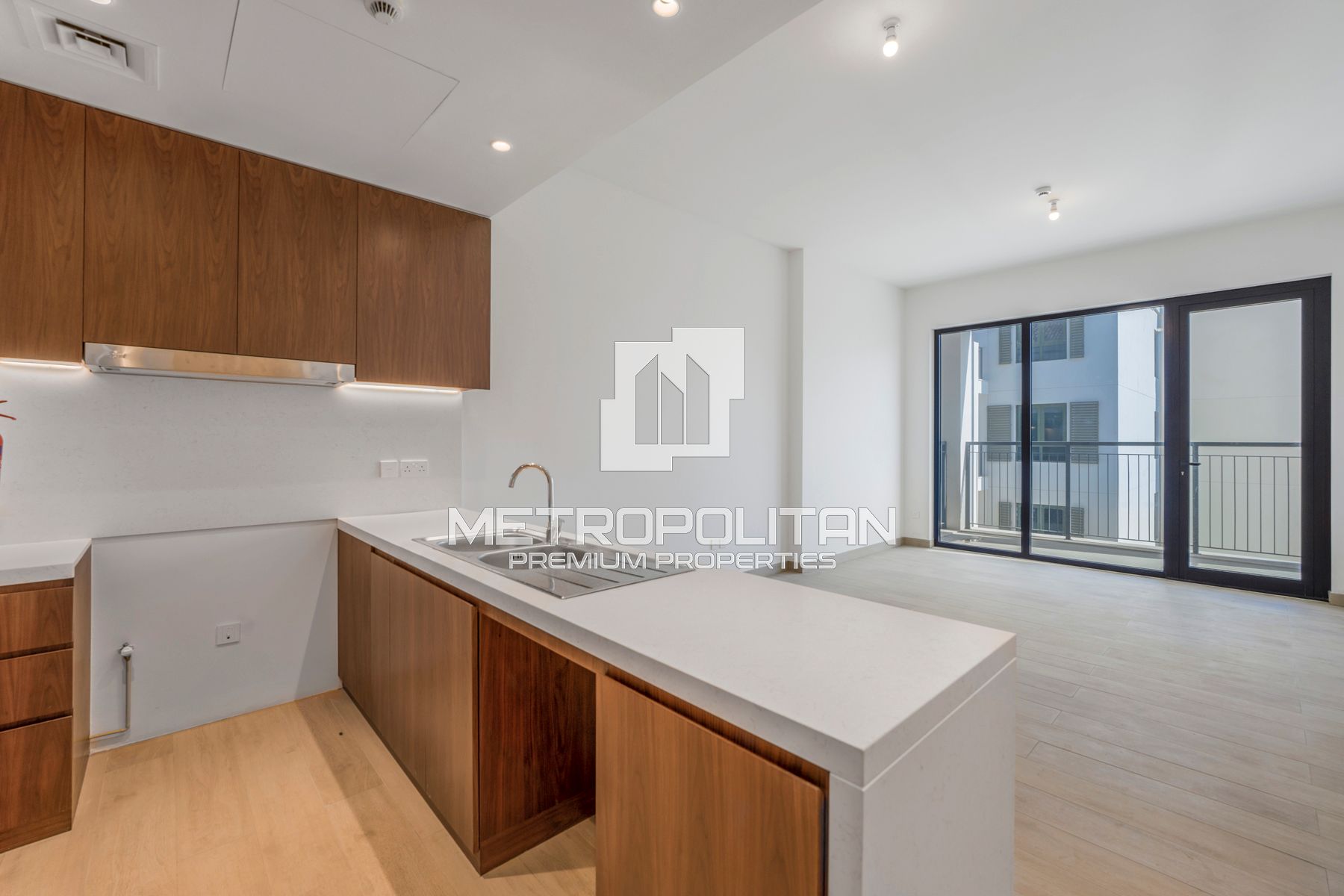 Image - La Rive Building 2, Jumeirah, Dubai | Project - Apartment