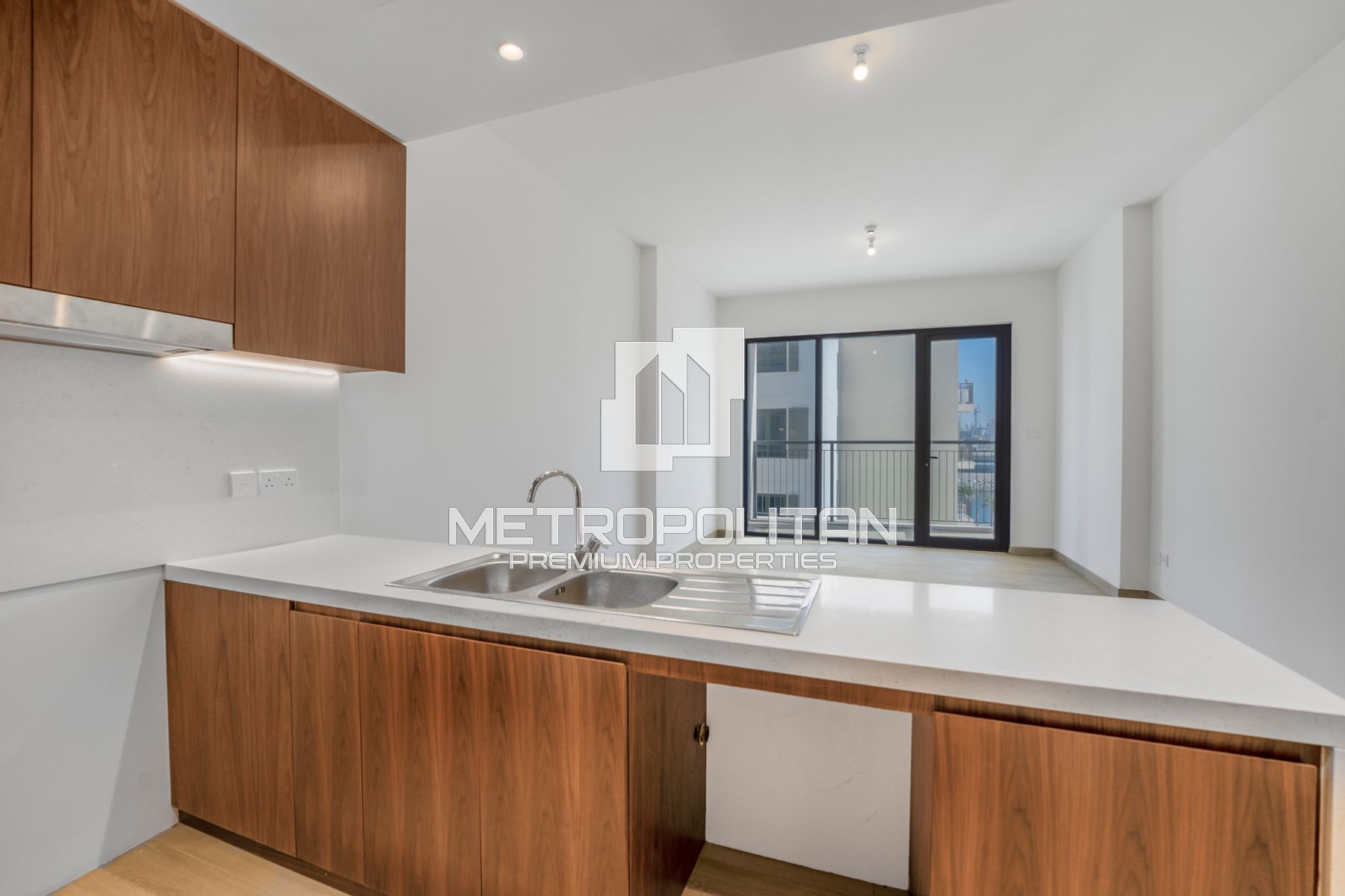 Image - La Rive Building 2, Jumeirah, Dubai | Project - Apartment