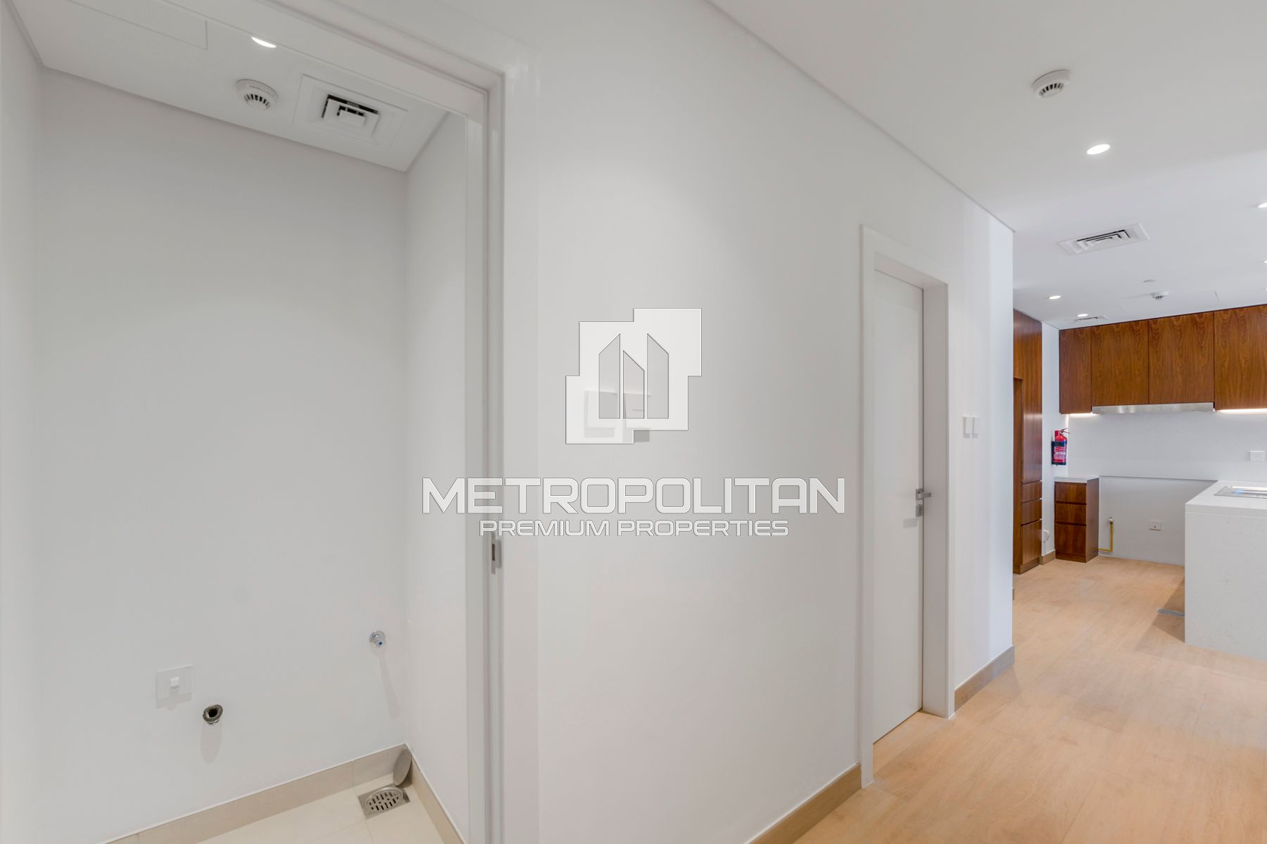 Image - La Rive Building 2, Jumeirah, Dubai | Project - Apartment