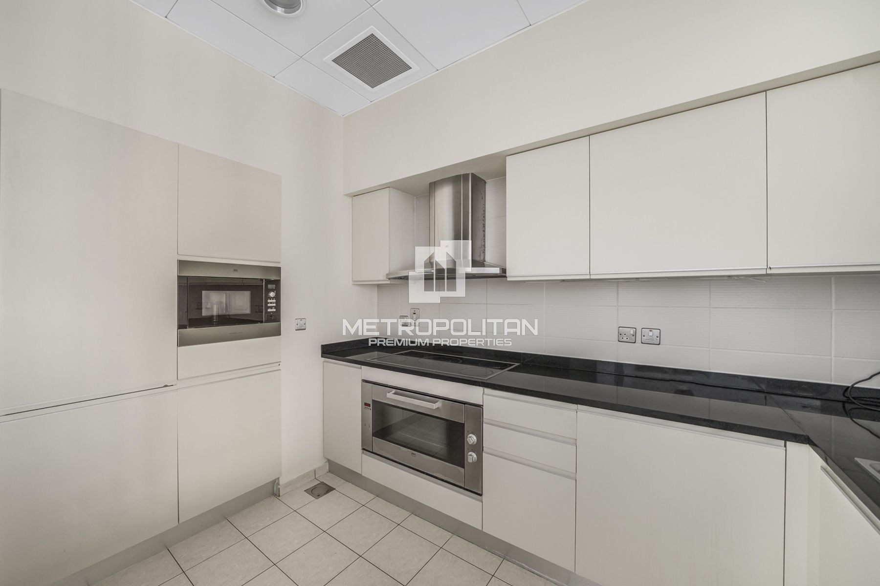 Premier Beachfront Haven | Full Sea View | Elegant