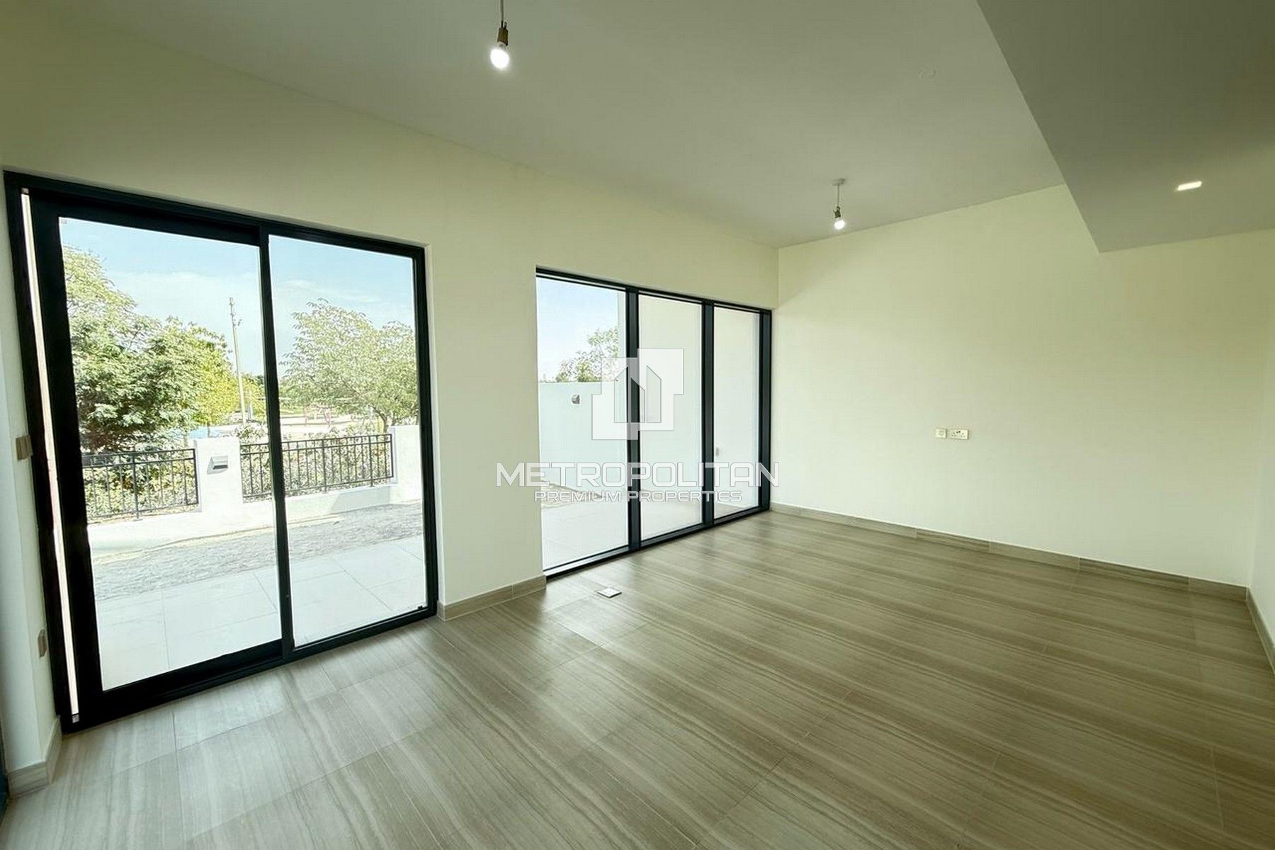 3BR Stadthaus zur Miete in DAMAC Hills – MR-6024 photo-1