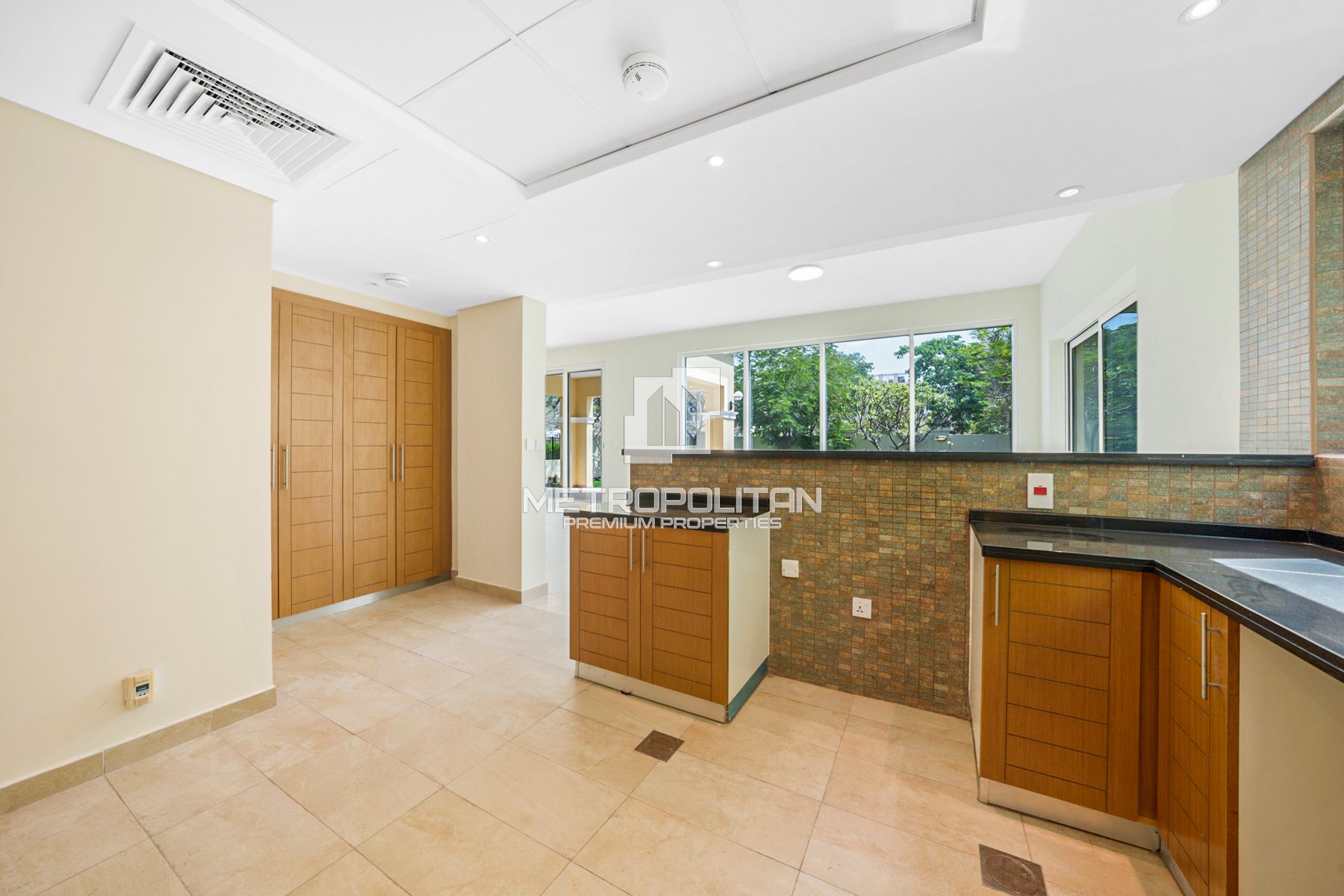 4-комнатная вилла в аренду в Jumeirah Park – MR-6122 photo-12