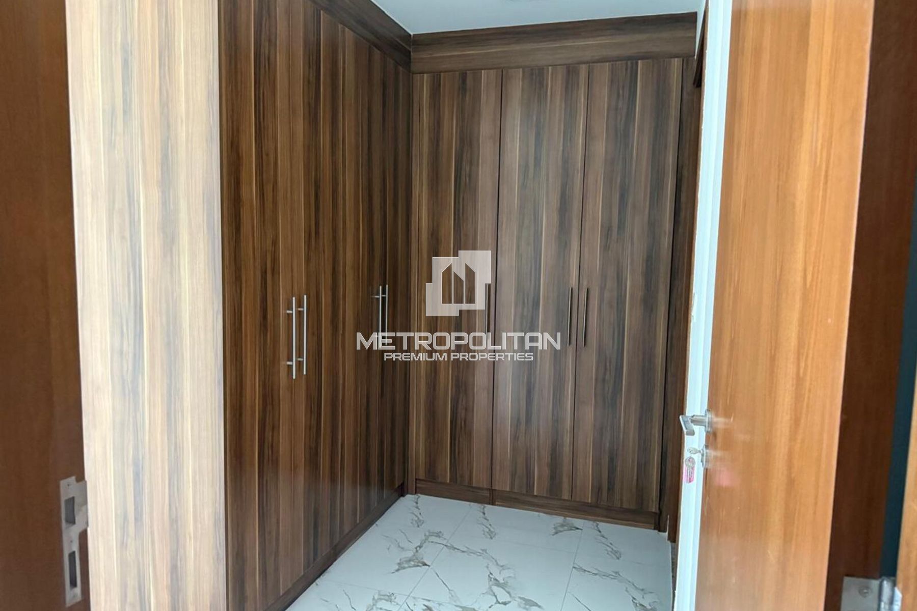 Appartement 2 chambres à louer à Al Hamra Village – MR-6238 photo-2